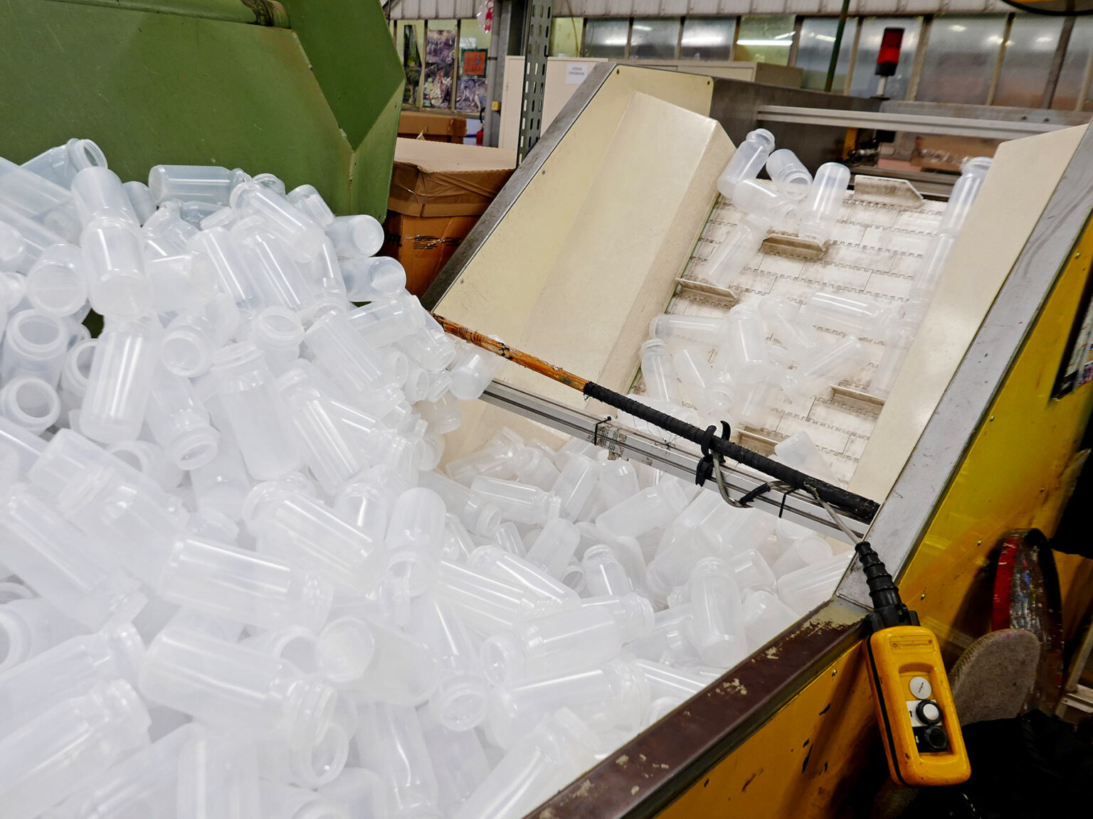 Zefal Factory Tour: cycling products made in France, blank custom bidons