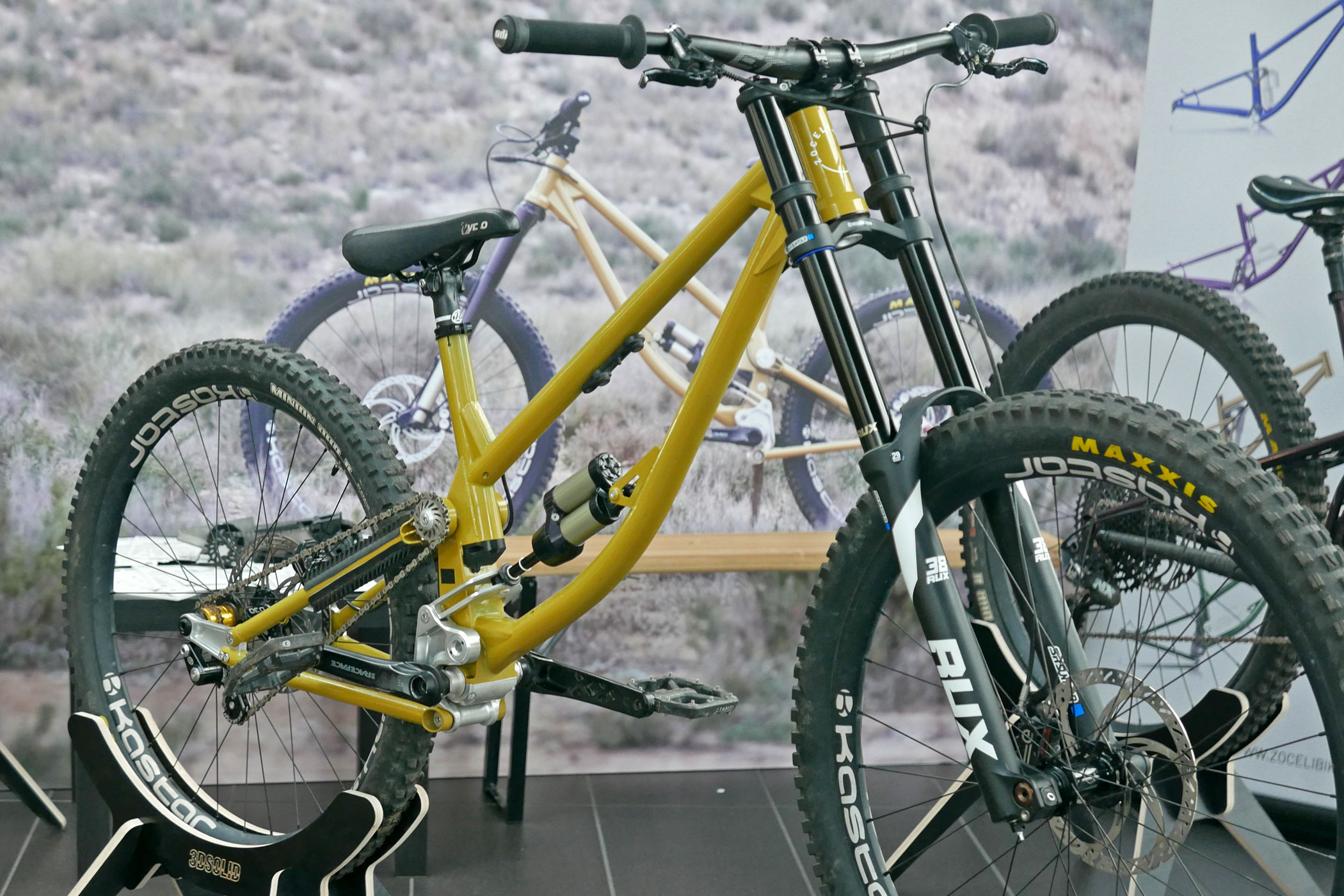 Zoceli Vysoko 170mm high-pivot steel hard enduro freeride bike with hidden internal split-drive, angled