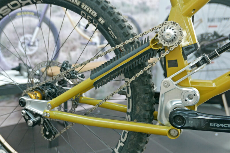 Zoceli Vysoko Steel High-Pivot Enduro Bike Hides Split Drive Inside, Without A Chainring