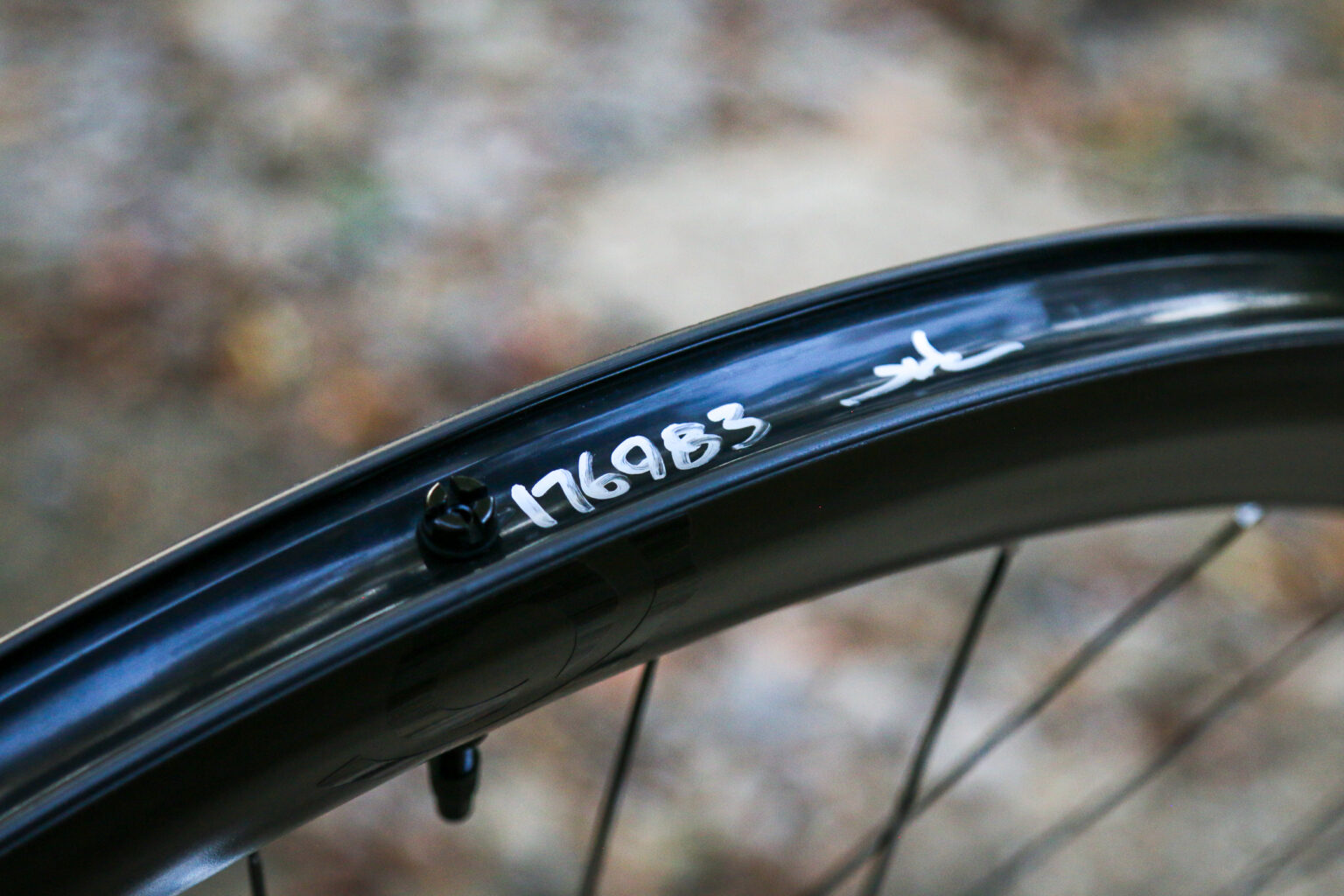 I9 SOLiX rim tape detail