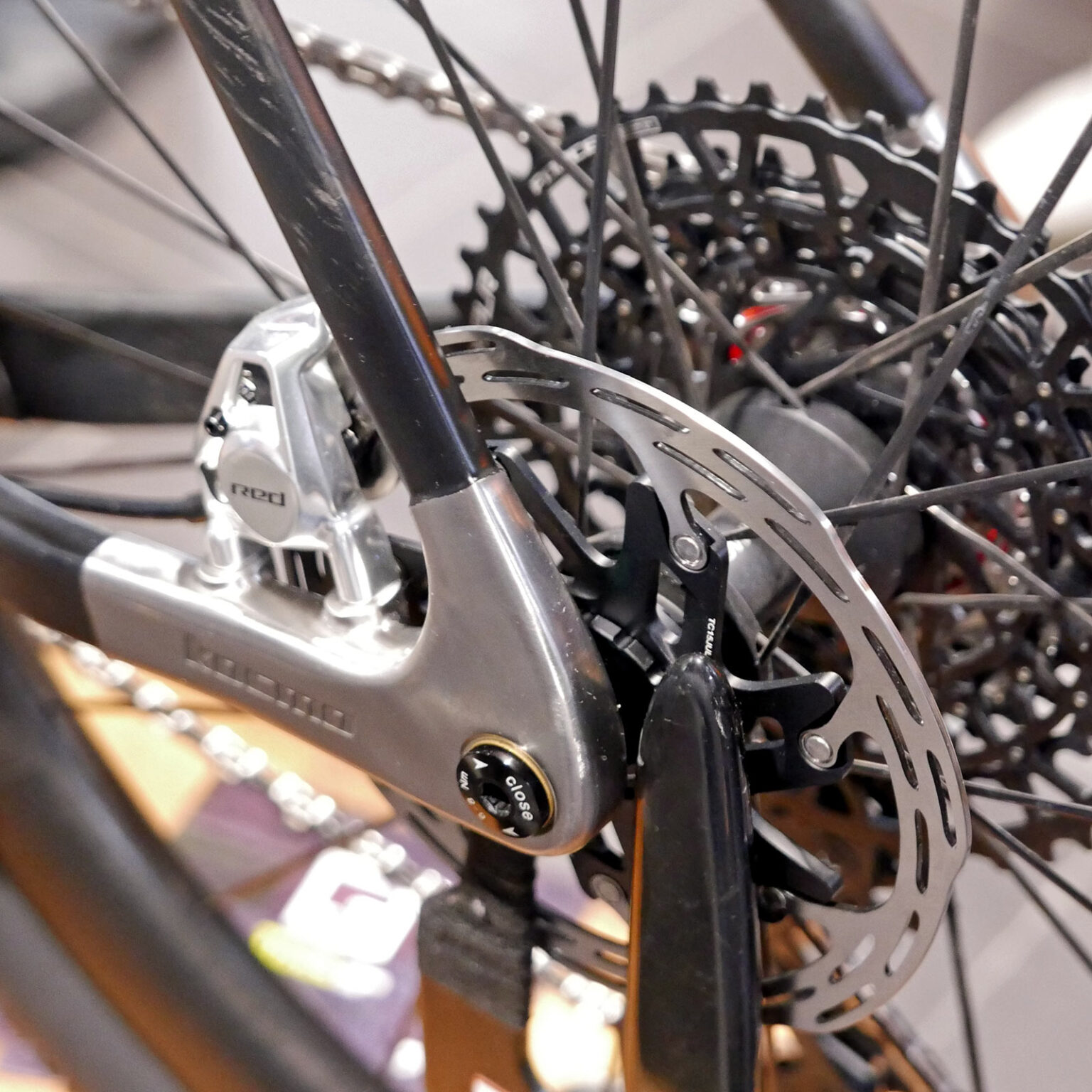 Kocmo Grvl Beast prototype hybrid construction titanium & carbon gravel bike, dropout