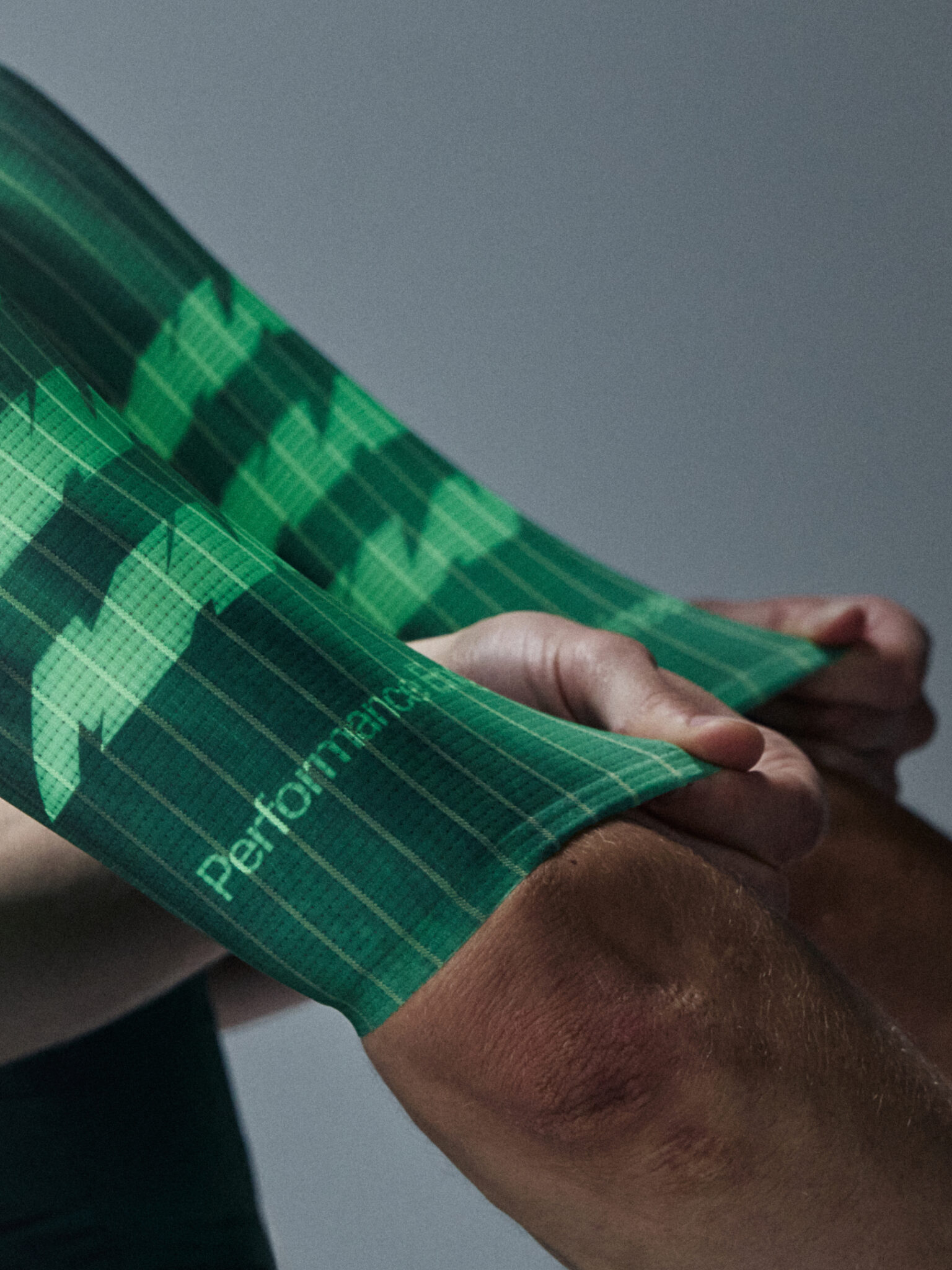 Stretchy fabric race fit