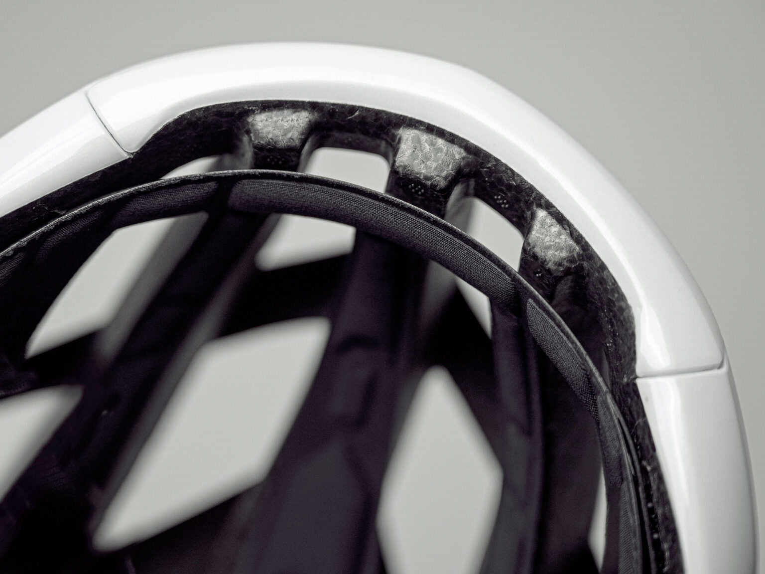 2025 MET Trenta 3K Carbon MIPS vented road helmet, deep ventilation channels