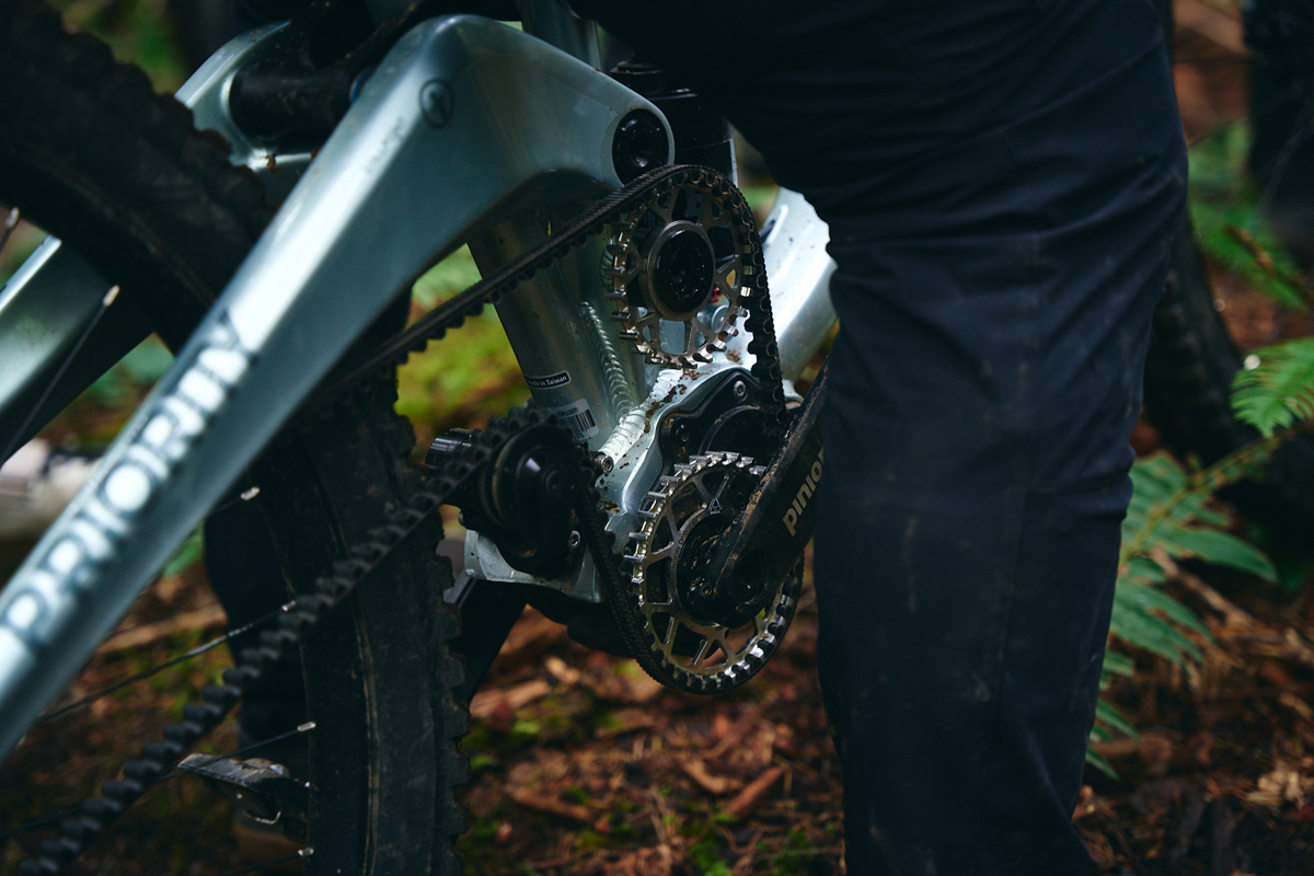 Priority Bicycles Vanth, belt, rider