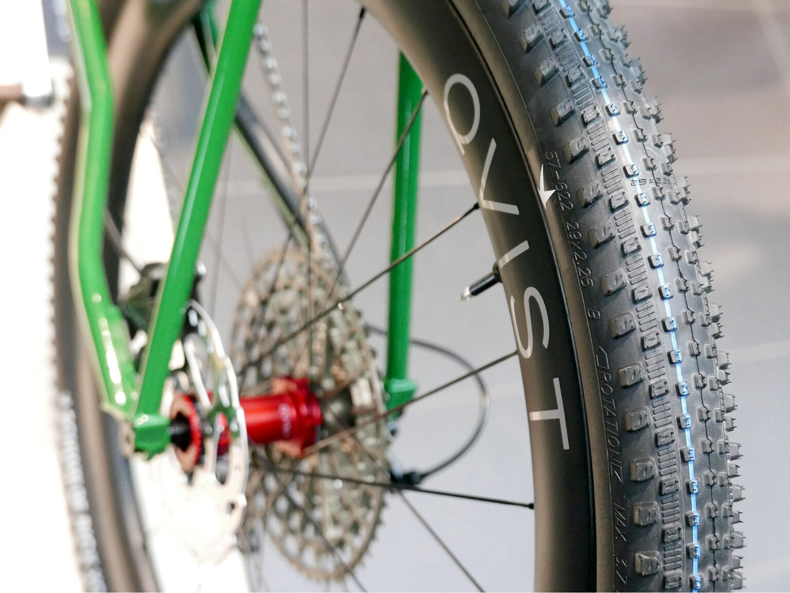 Saxony Bike: a Sour Purple Haze with Qvist carbon MTB rims & tires