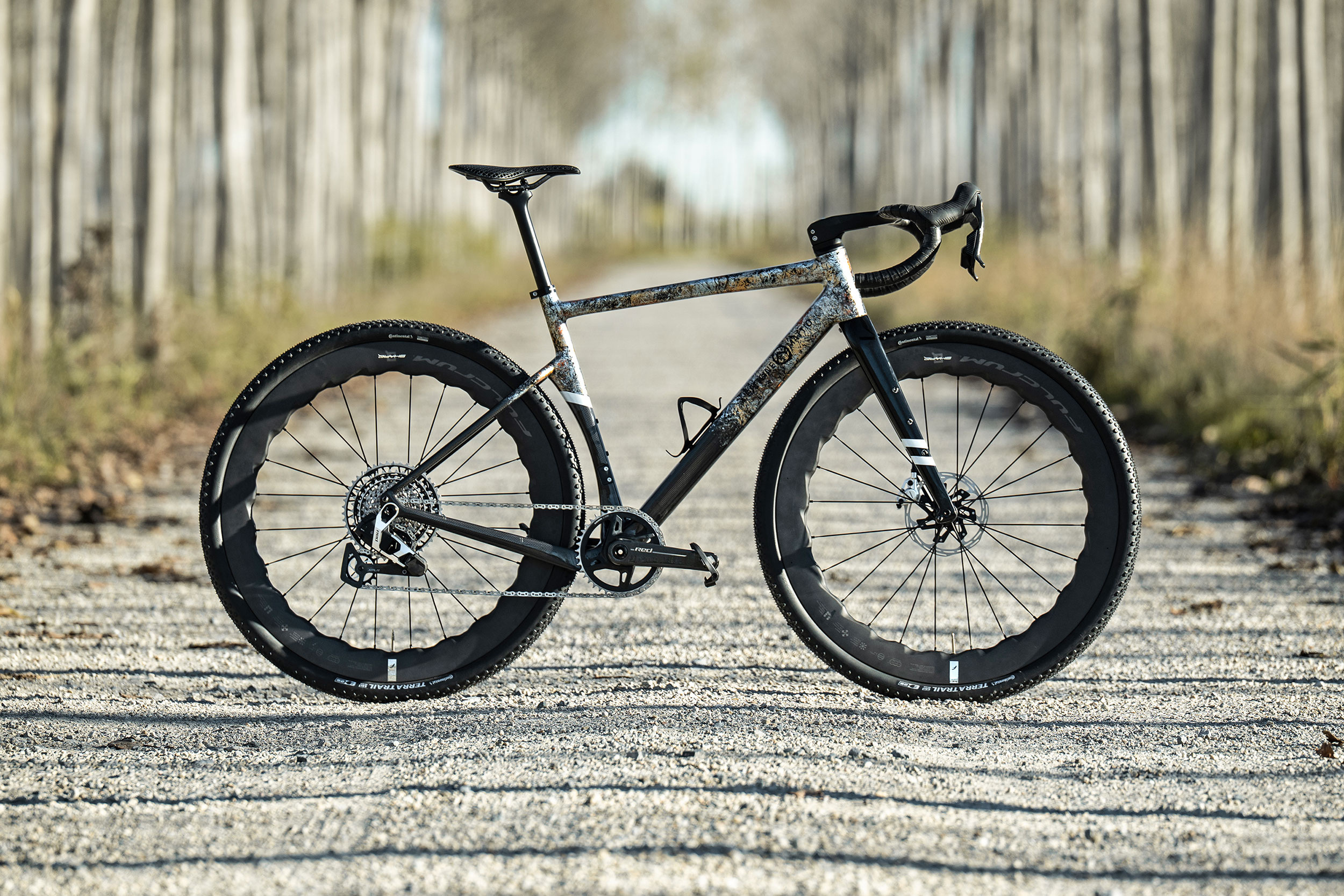 Officine Mattio Bisalta Is a Lightweight Aero Carbon Gravel Bike, Entirely Made In Italy