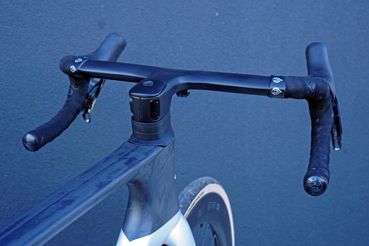 2026 Cinelli Aeroscoop aero carbon road bike, integrated cockpit