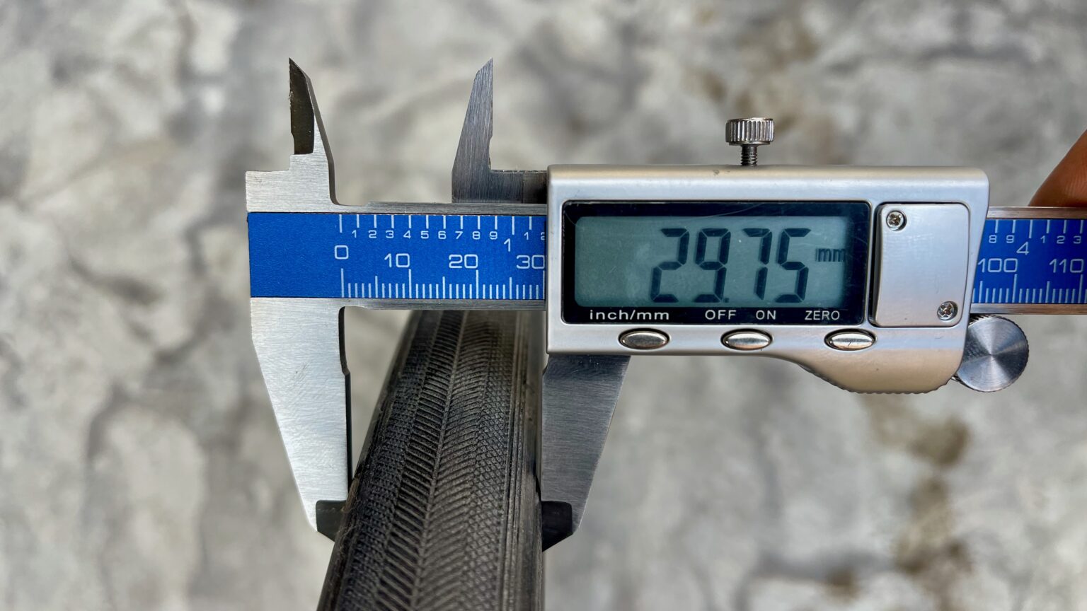 Challenge Elite 28 width on Hollowgram wheels