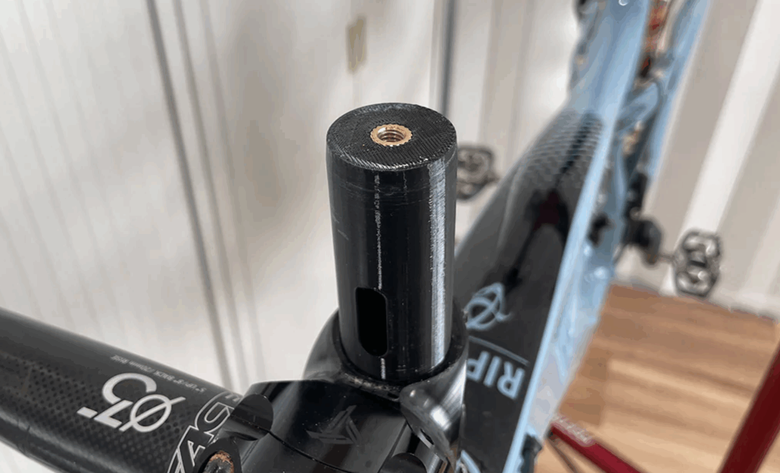 top bolt threading on Dummy Fork