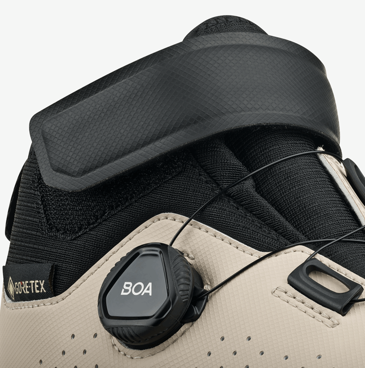 Strap and BOA Fit System on the Fizik Terra Artica Desert Black 