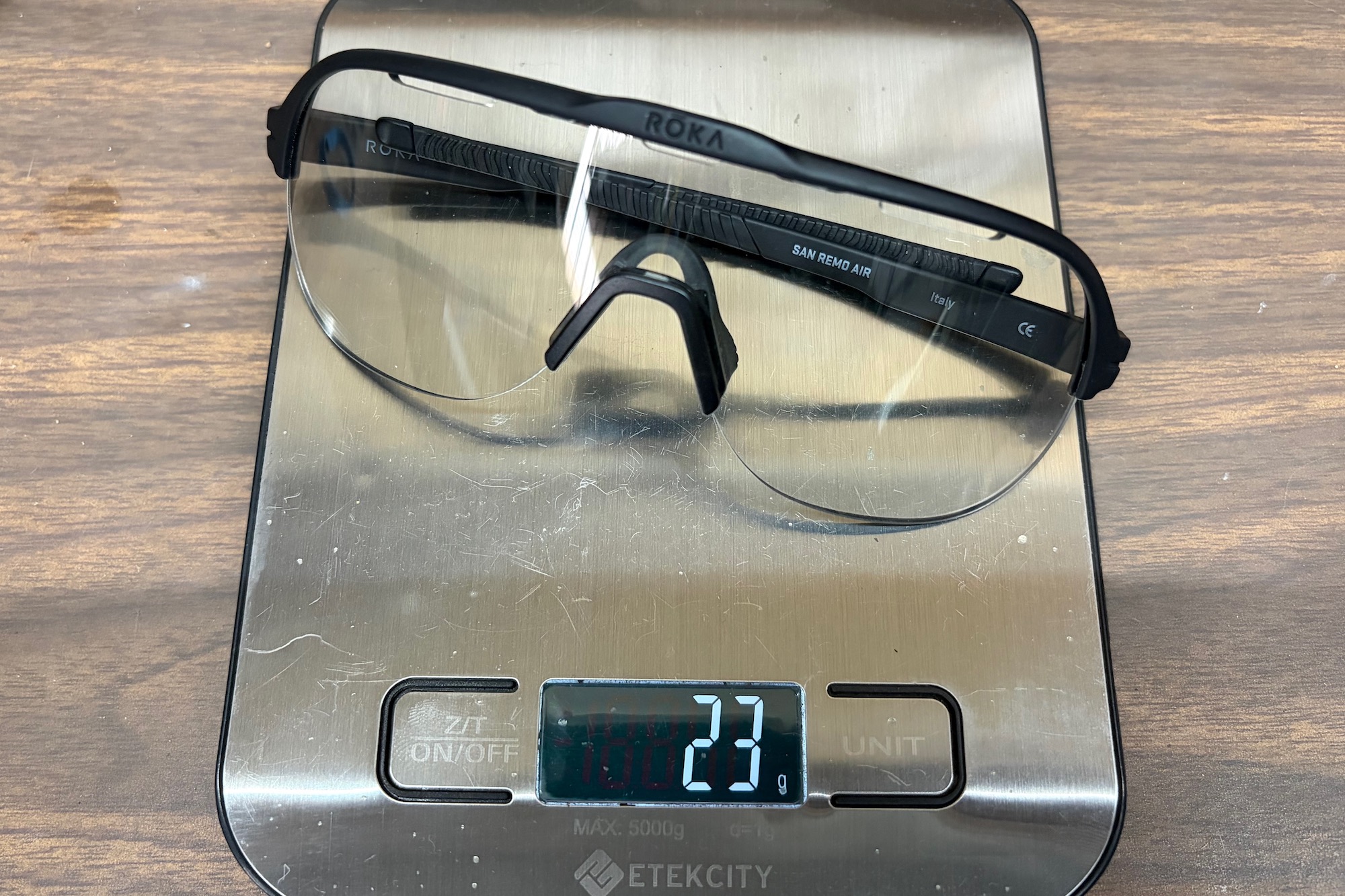 the Roka San Remo Air sunglasses on a scale with a weight of 23 grams.