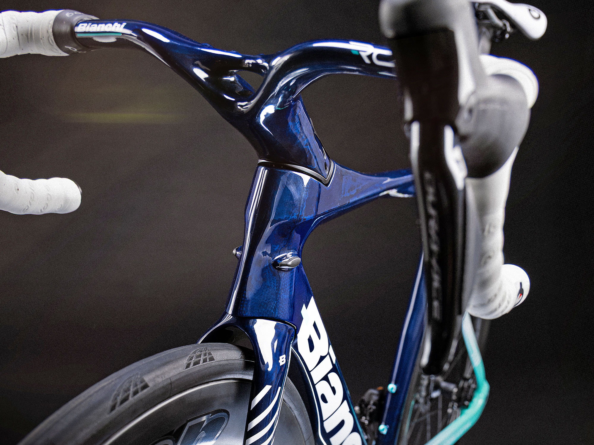 2026 Bianchi Oltre RC Team Bahrain Victorious aero road bike, aerodynamic front end view