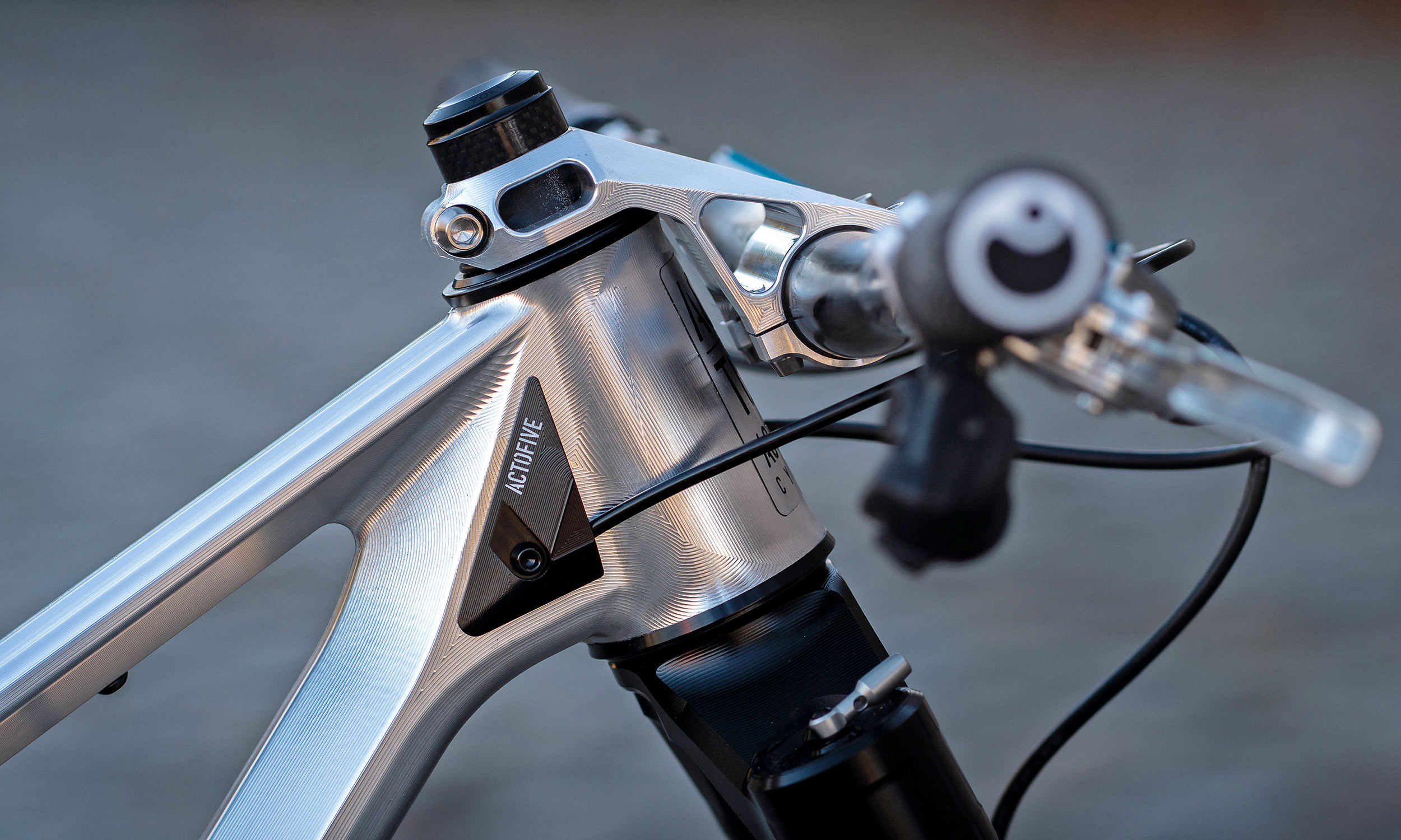 Actofive I-Train 32" CNC-machined alloy full-suspension trail bike, slammed to effective Reach