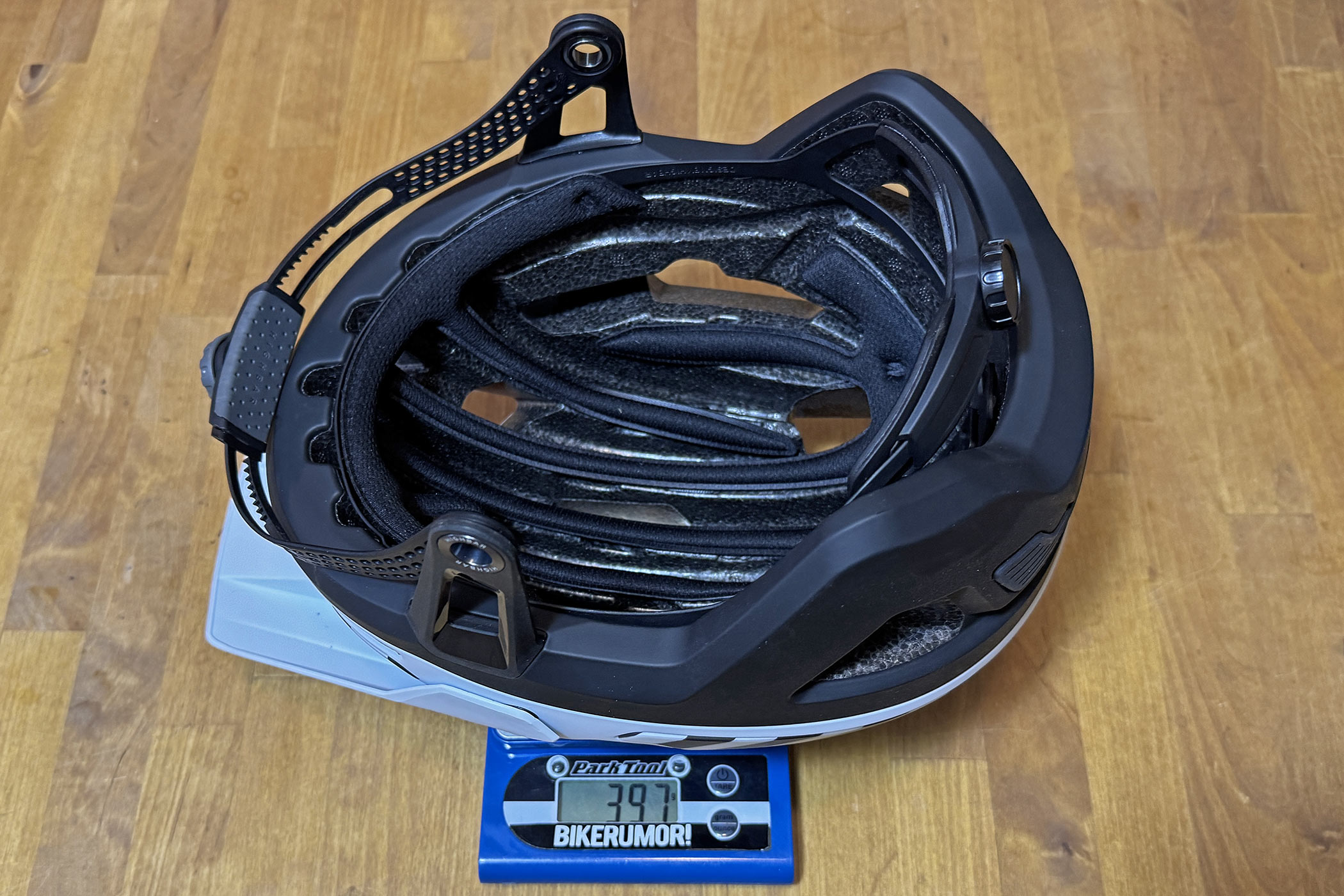 Canyon Deflector RLS affordable mountain bike helmet with Release Layer System anti-rotation safety, 397g actual weight size Medium