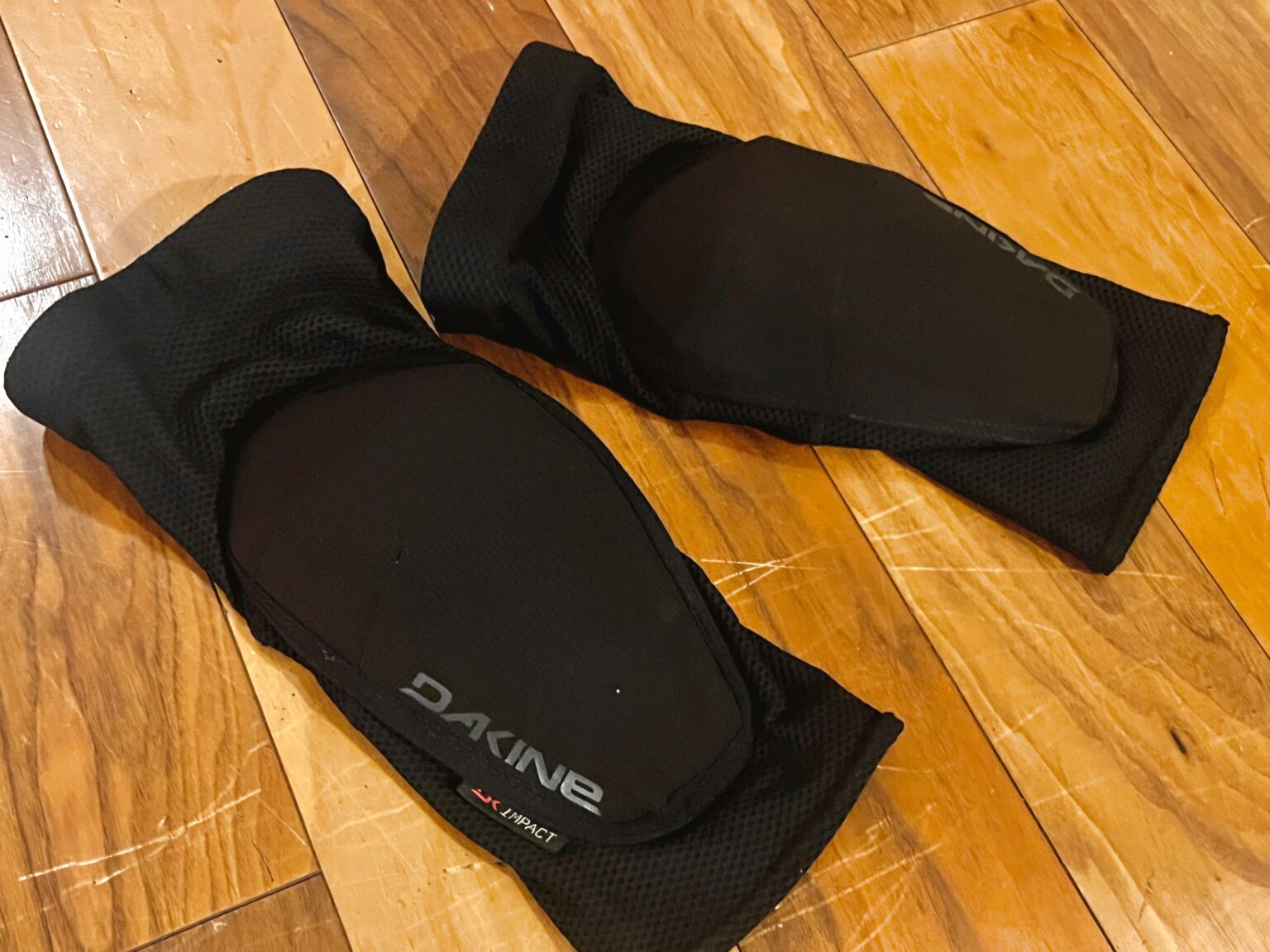 DaKine Slayer knee sleeve