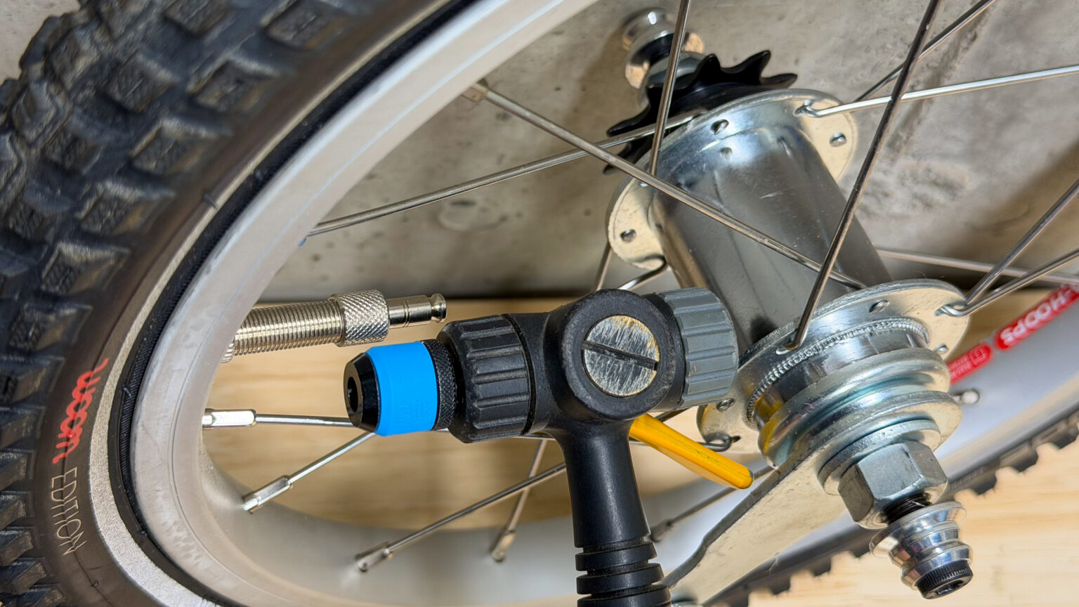 Clik valve adapter won't fit in kid's wheel