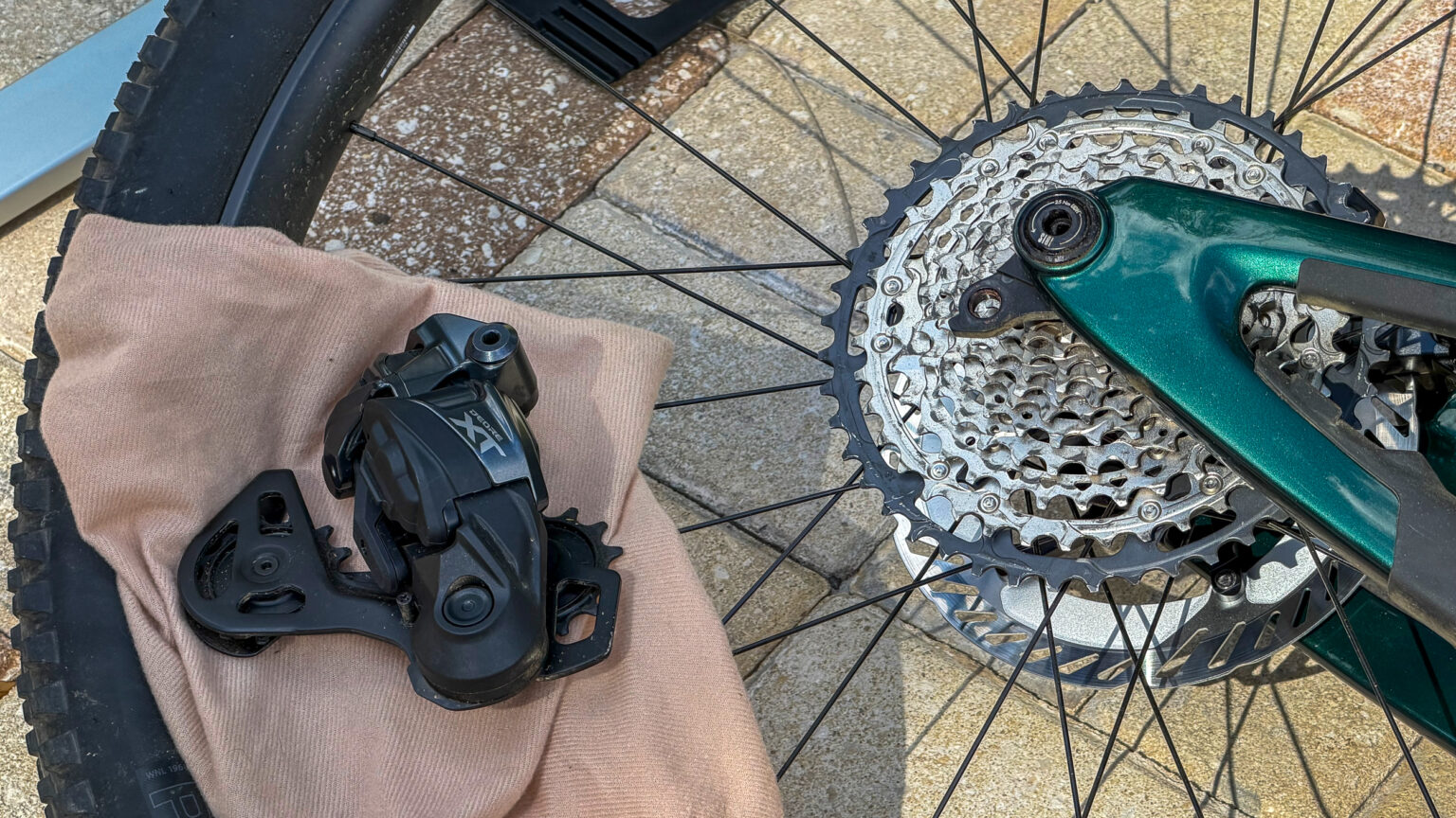 Shimano Di2 derailleur removed for travel