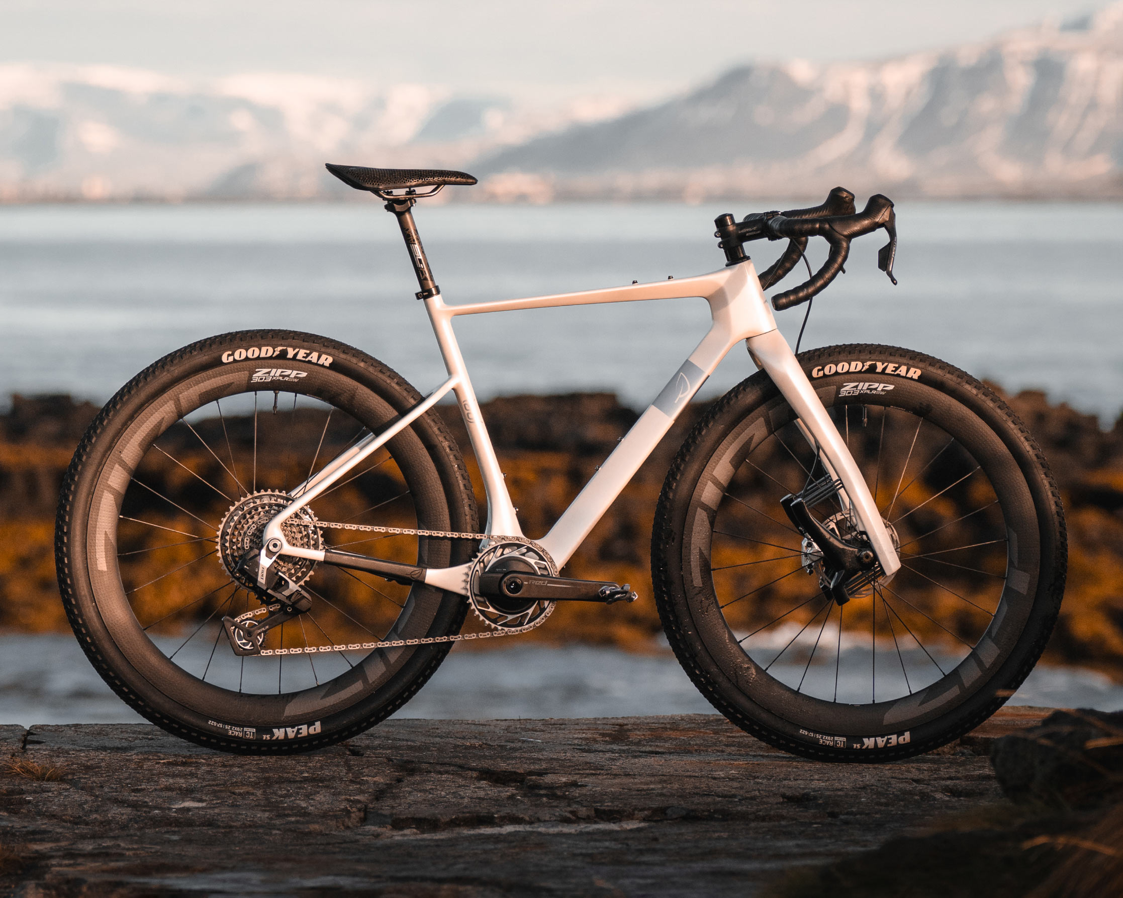 Lauf Seigla Ultimate R Brings Top End Spec, Kvika Red Brings the Heat