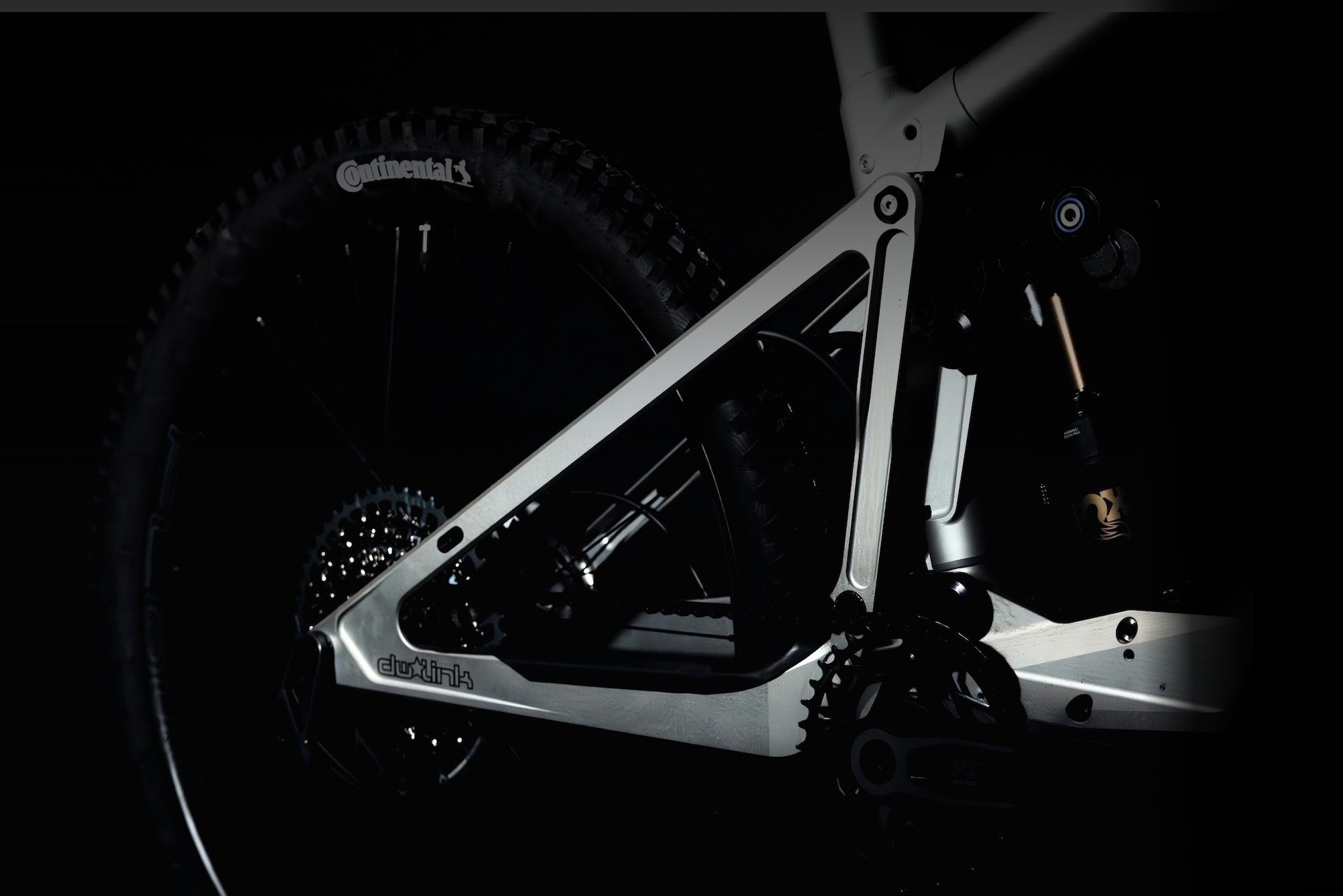 the rear triangle of the Atherton S.170E