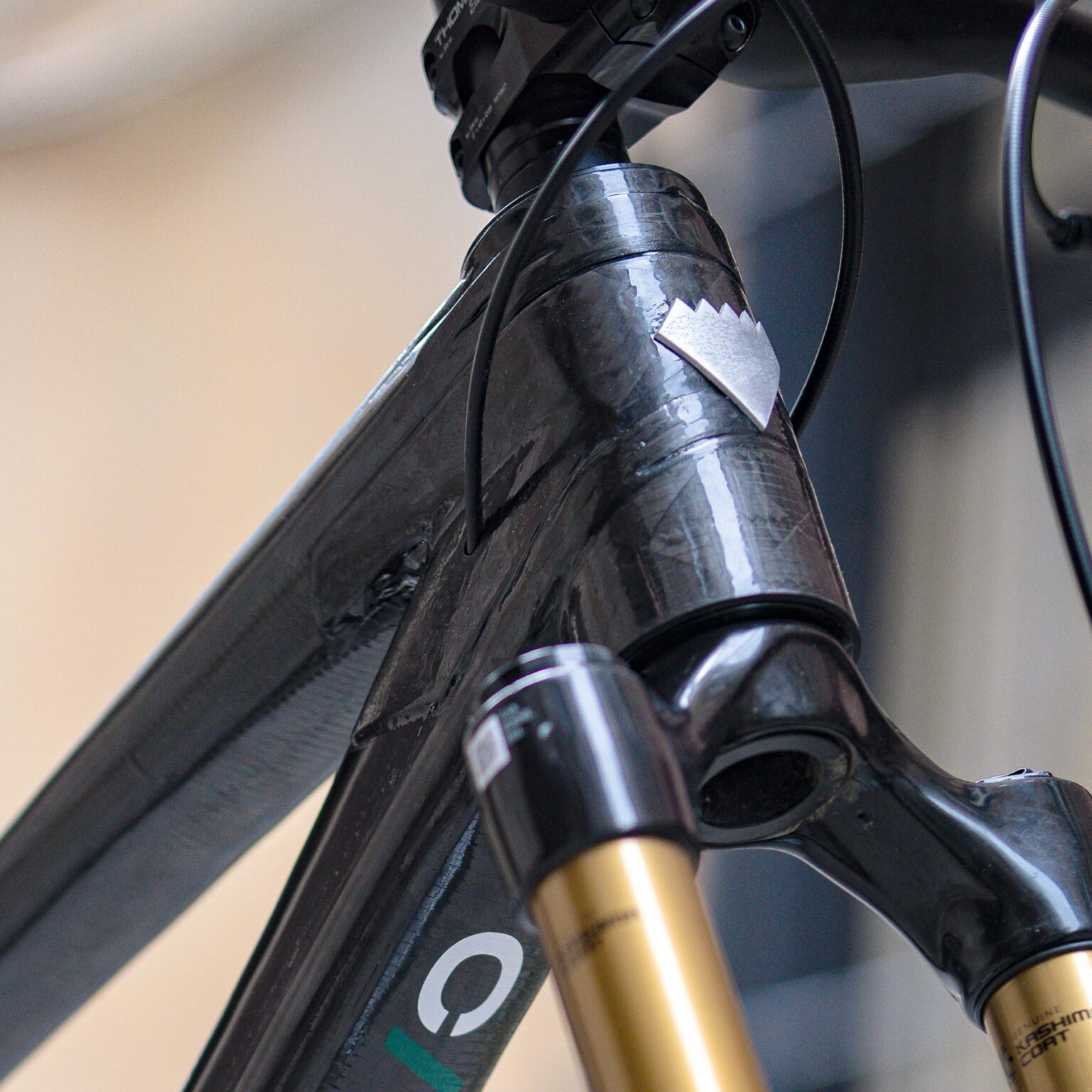 CDuro Shremeeq carbon hi-pivot enduro mountain bike 100% made in the Czech Republic, new headtube