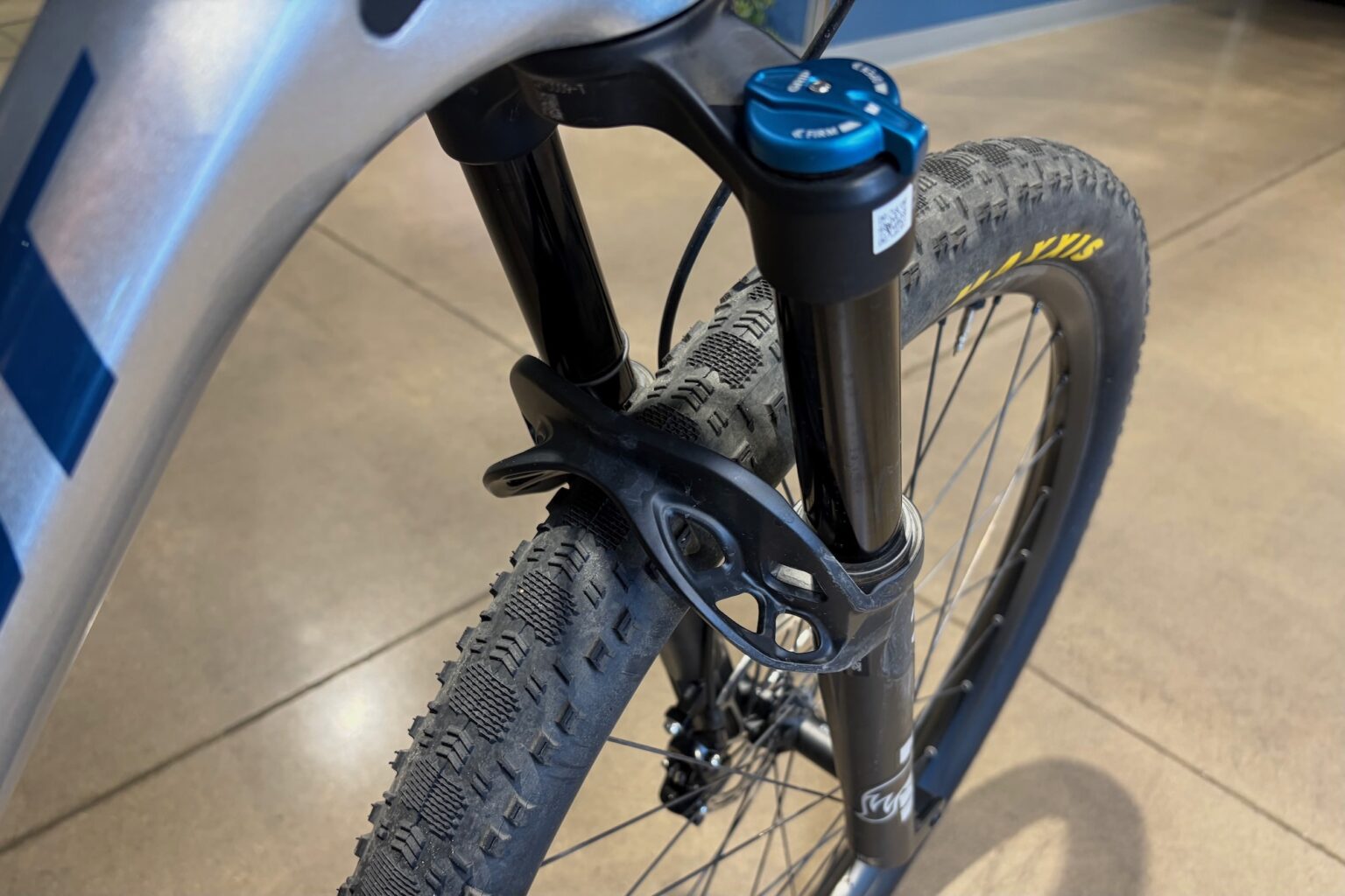 the reverse arch on the fox 32 stepcast fork on the les sl