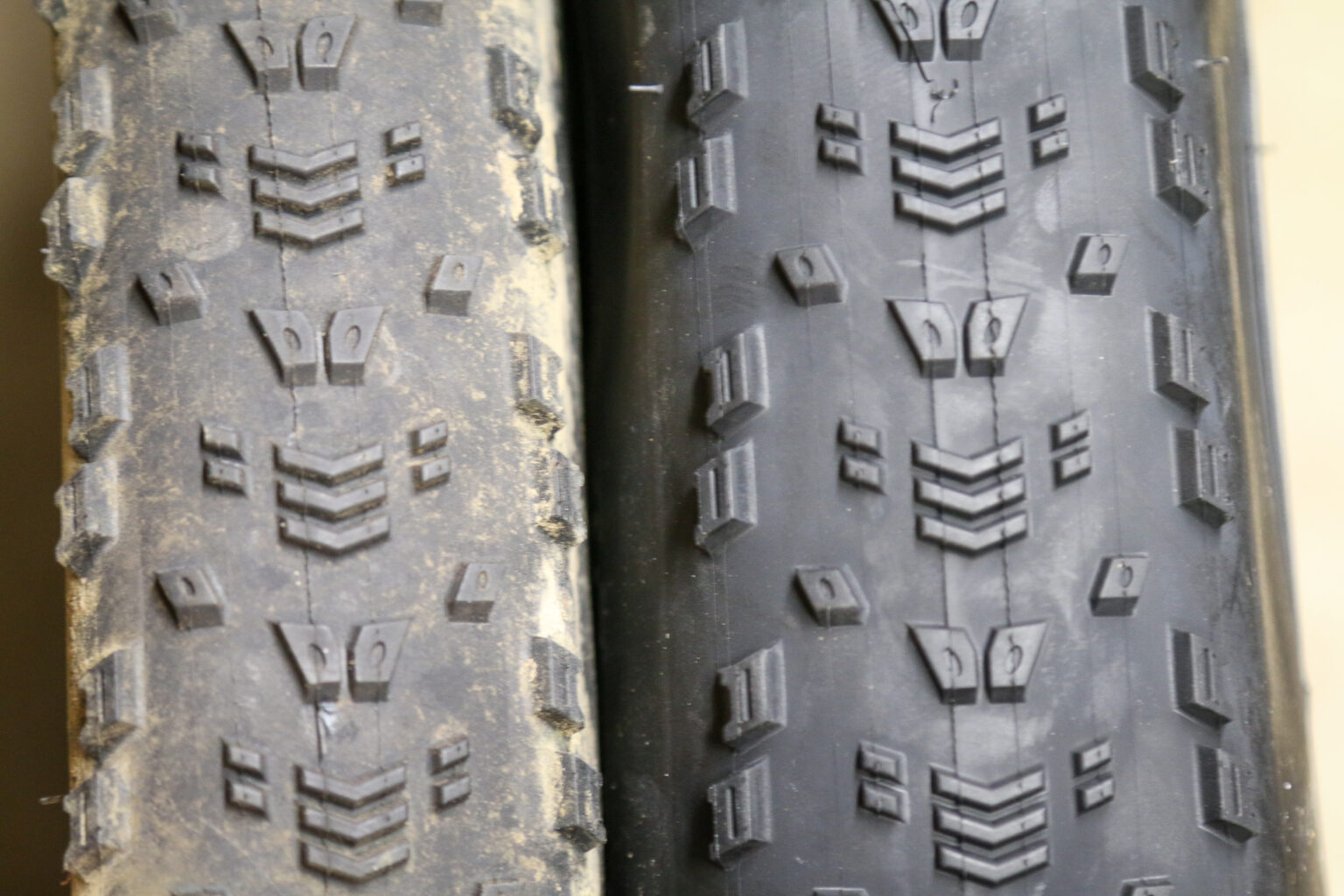 Maxxis Aspen 32 inch MTB tire vs 29 inch tread pattern