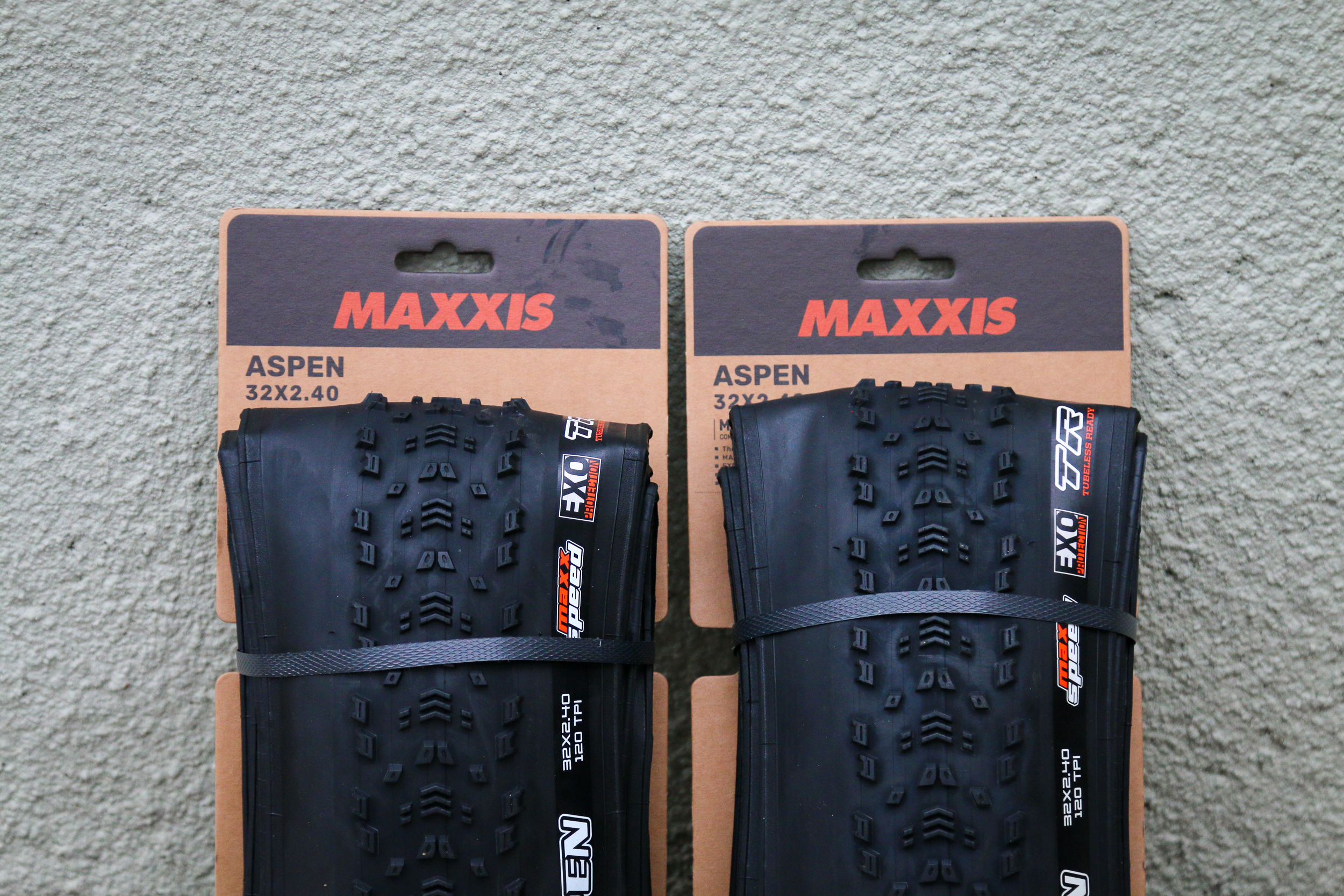 Maxxis Aspen 32 inch MTB tire packaging