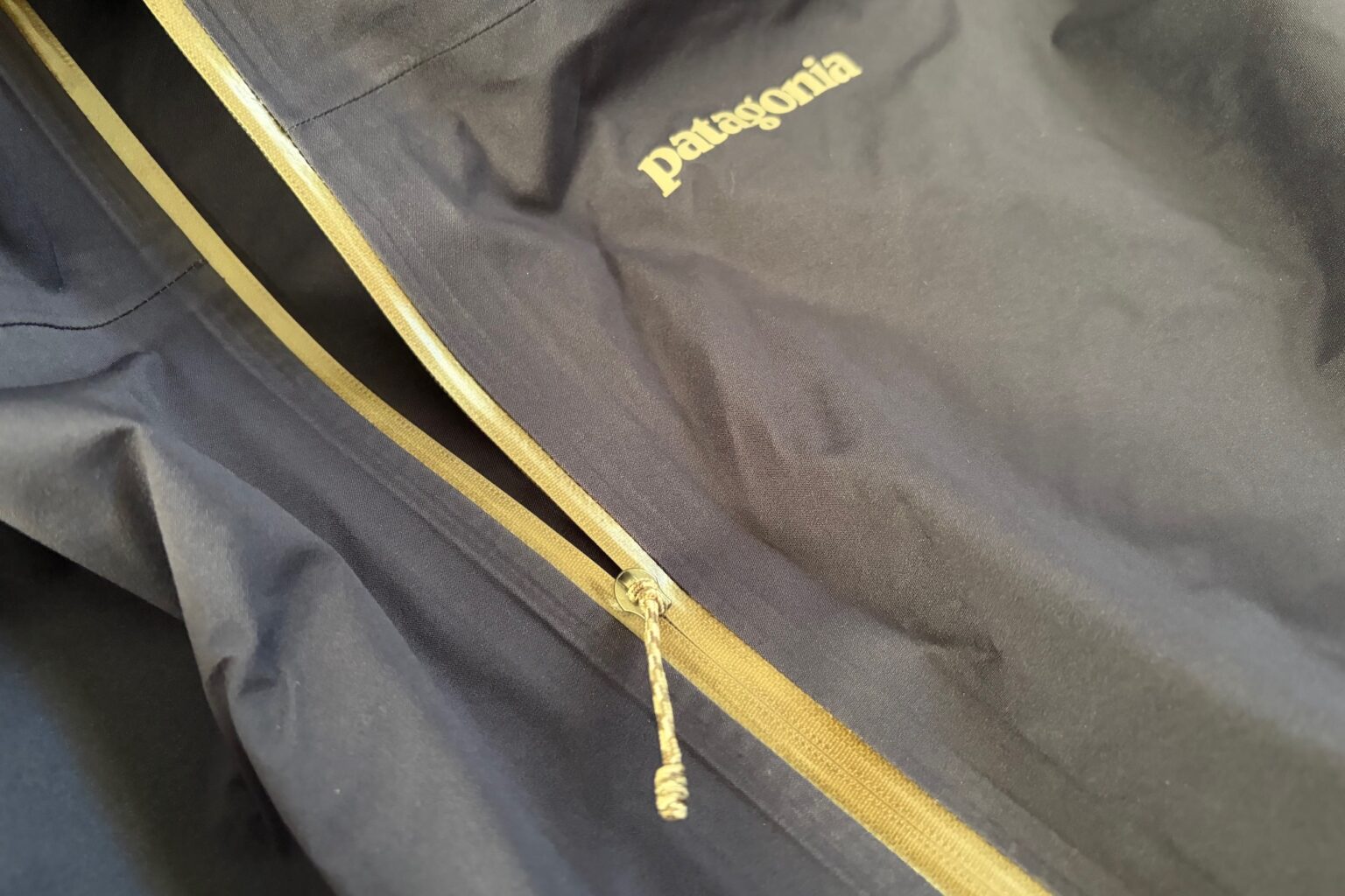 the waterproof zipper on the front of the Dirt Roamer Storm jacket.