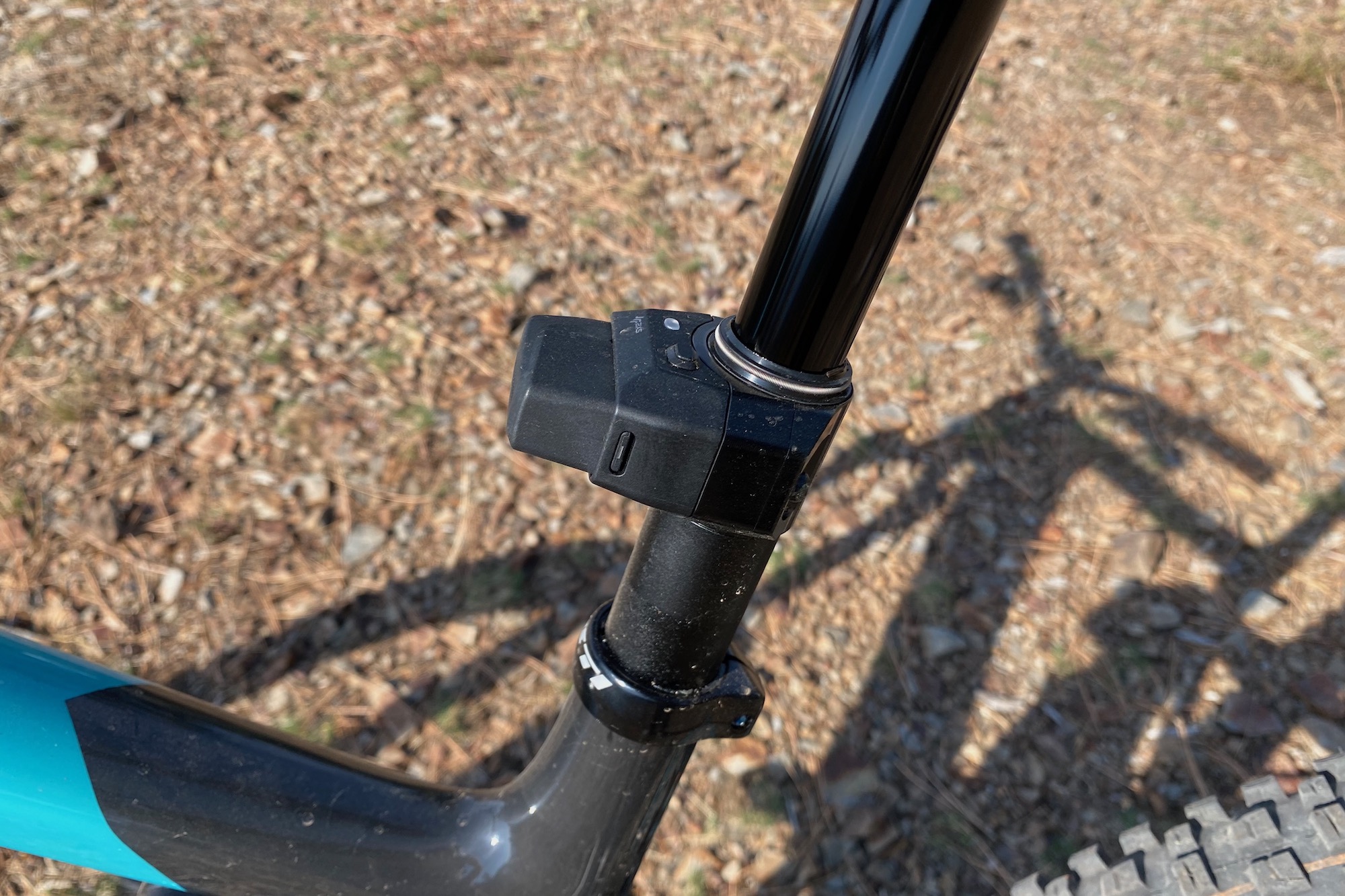 The collar mounted battery and controller on the Reverb AXS