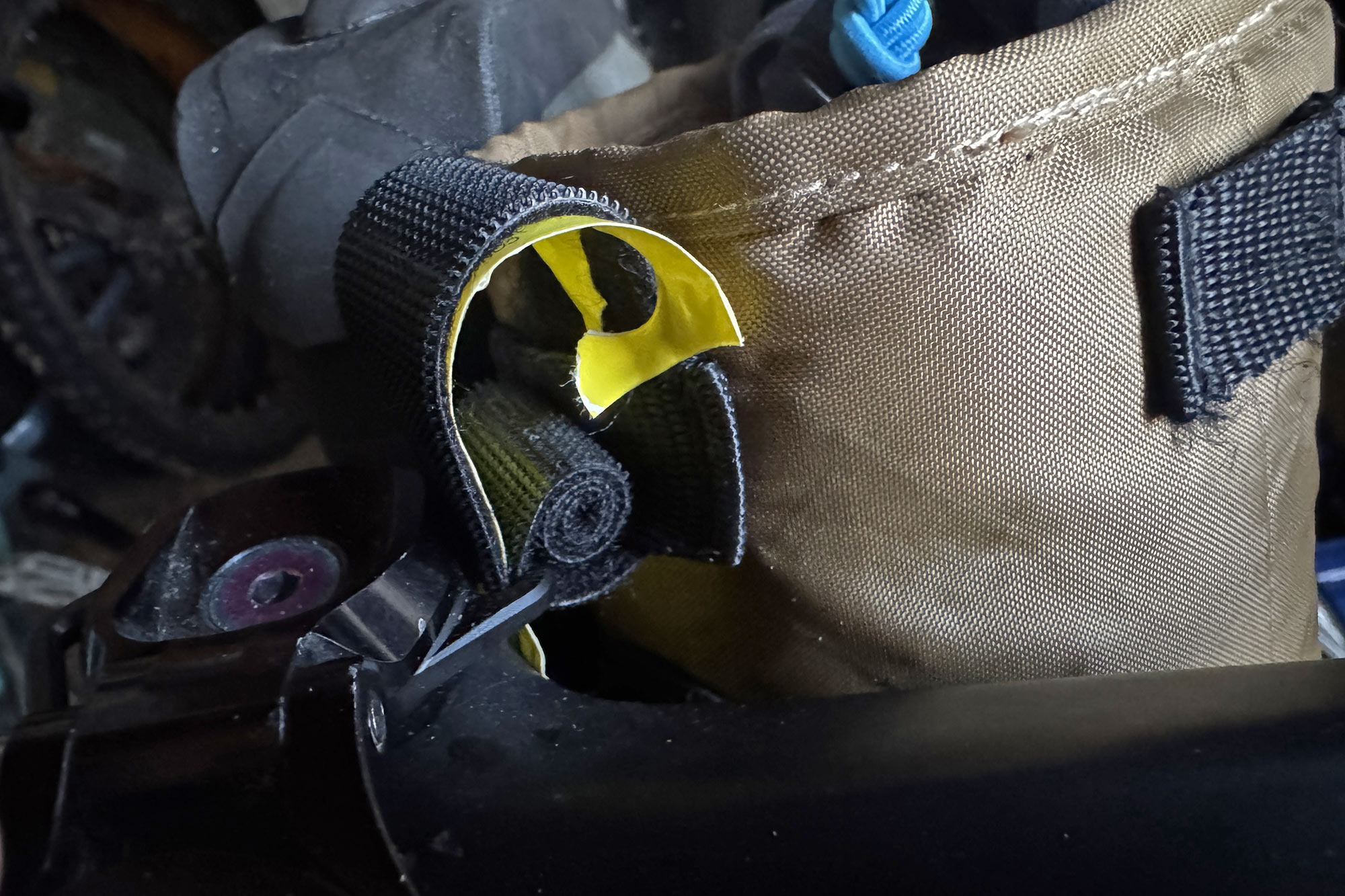 PDW Review: Portland Design Works Bingo Headset Spacer strap on point for bar and bottle bags, tight velcro installation