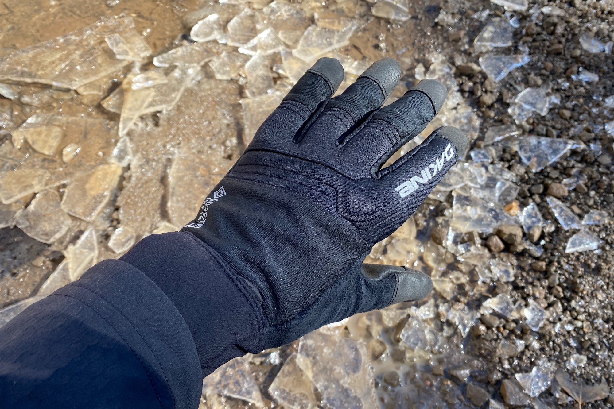 Dakine White Knuckle Gloves Review: Cool Weather MTB Gloves with a Trick Up Their Sleeve