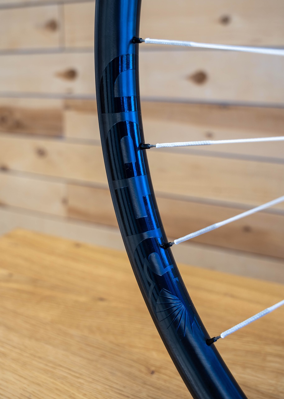 Berd Spokes HAWK30 Gold Wheelset black sticker