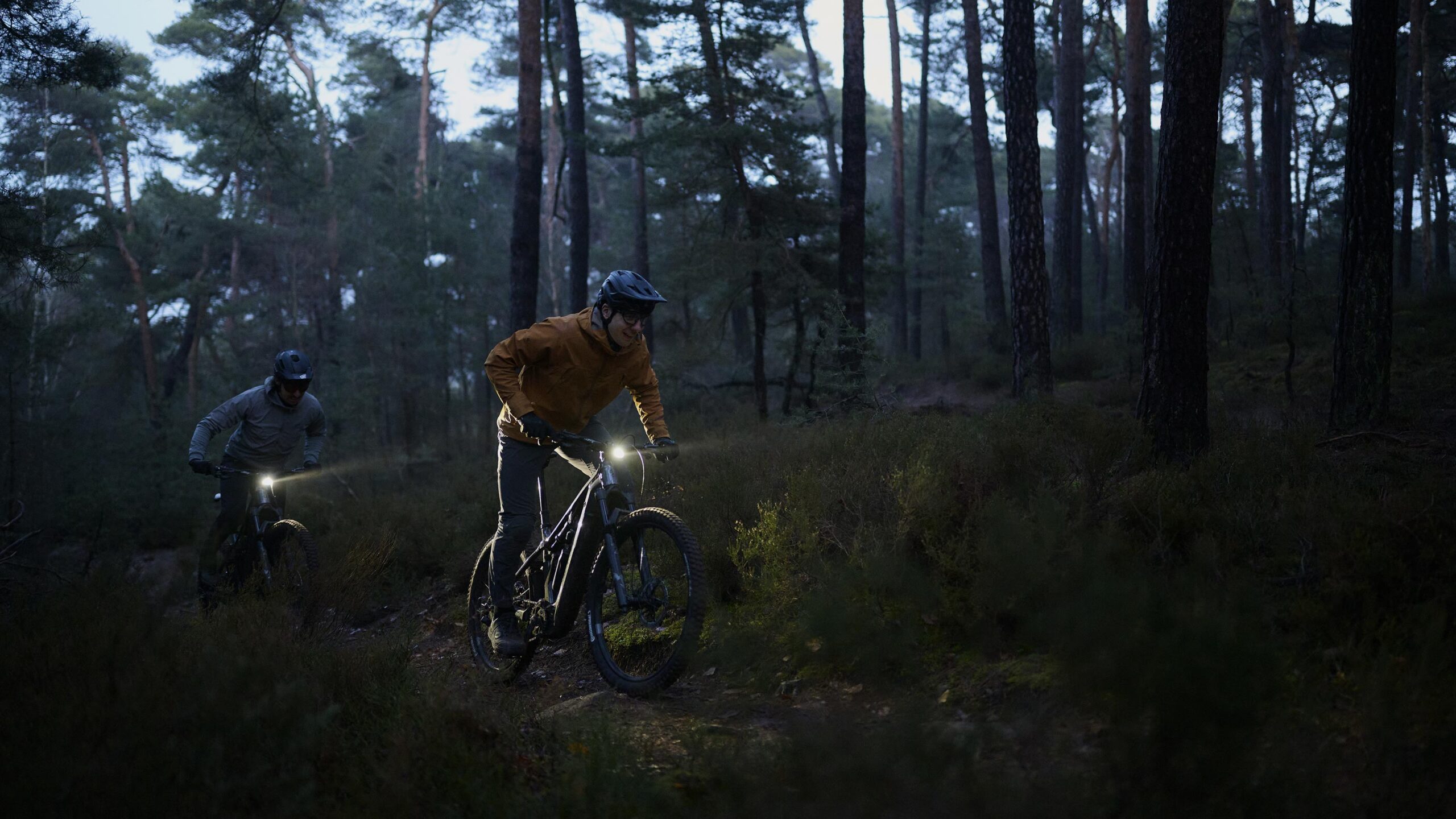 Merida Etmo a more affordable alloy eMTB full-powered by Bosch CX, evening night ride