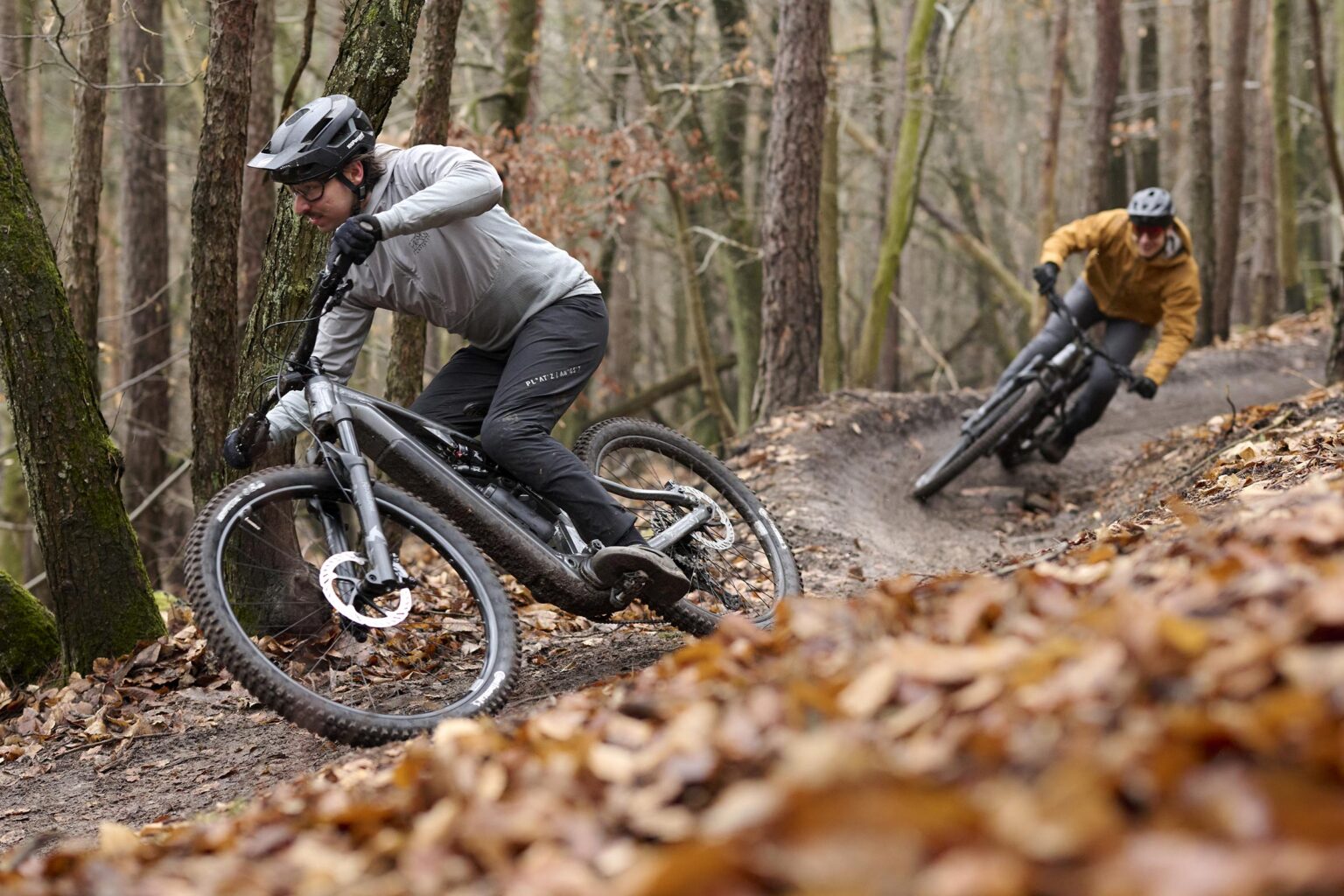 Merida Etmo en mere overkommelig legeret eMTB fuld-powered af Bosch CX, ridning
