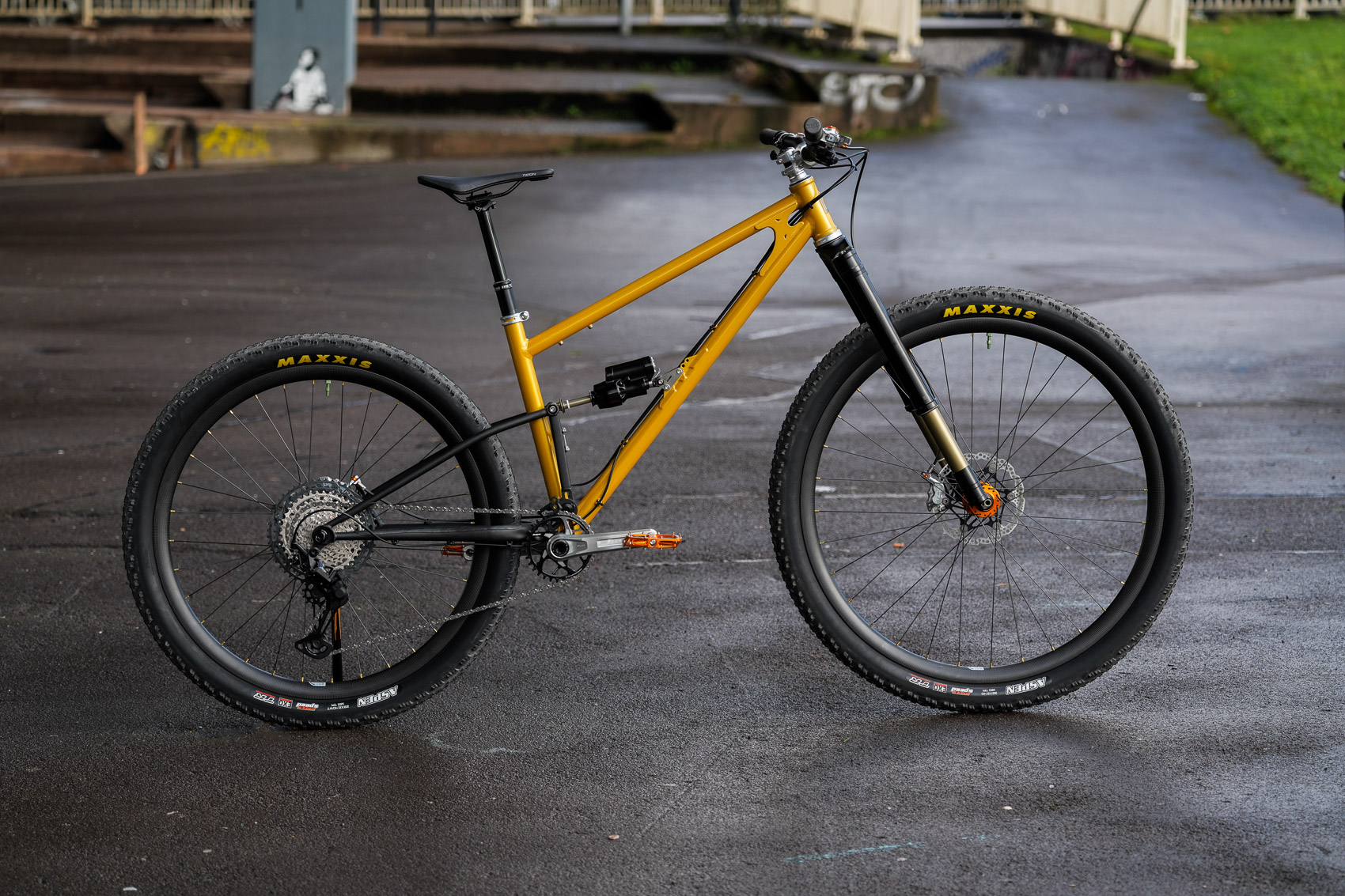 Starling Cycles Goes Big Mullet with the 32”/29” Big Bird Full Suspension Build