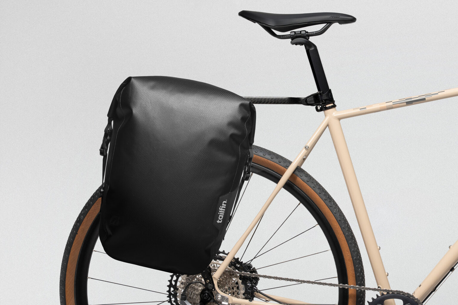 Tailfin redesigned their 22L pannier to make it fully equipped for off-road use