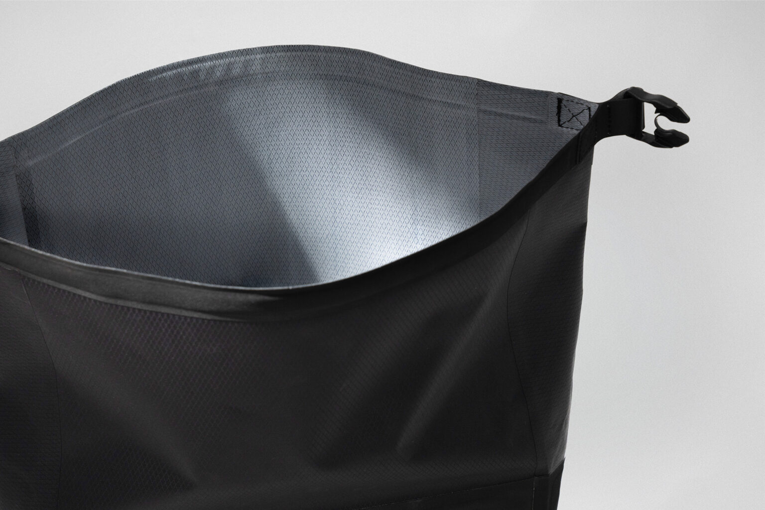 Tailfin 22L pannier white interior