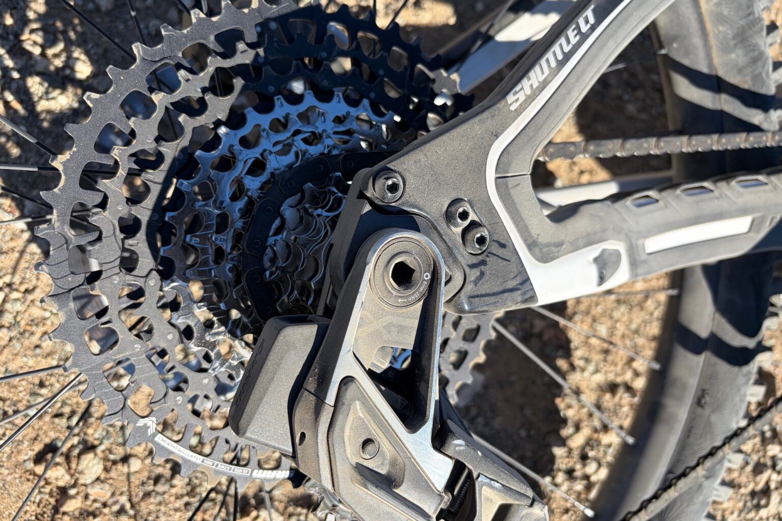 the drive side dropout on the adjustable chainstay length adjustment of the shuttle lT