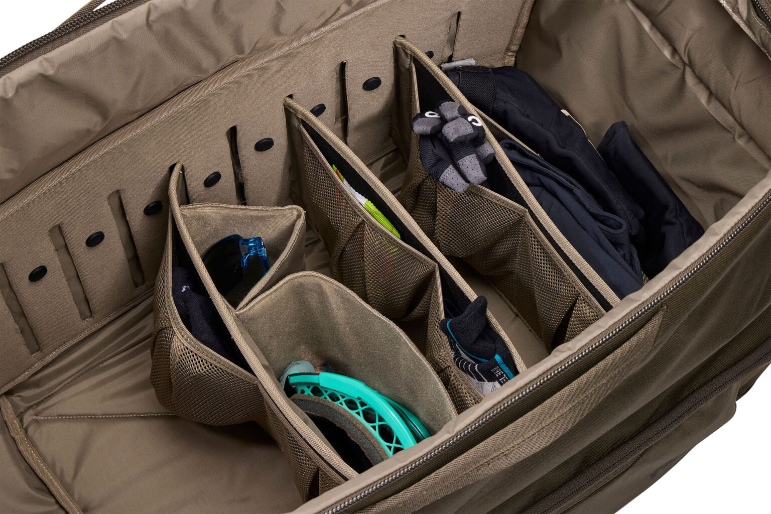interior pocket details on thule roundtrip mtb gear duffel bag.
