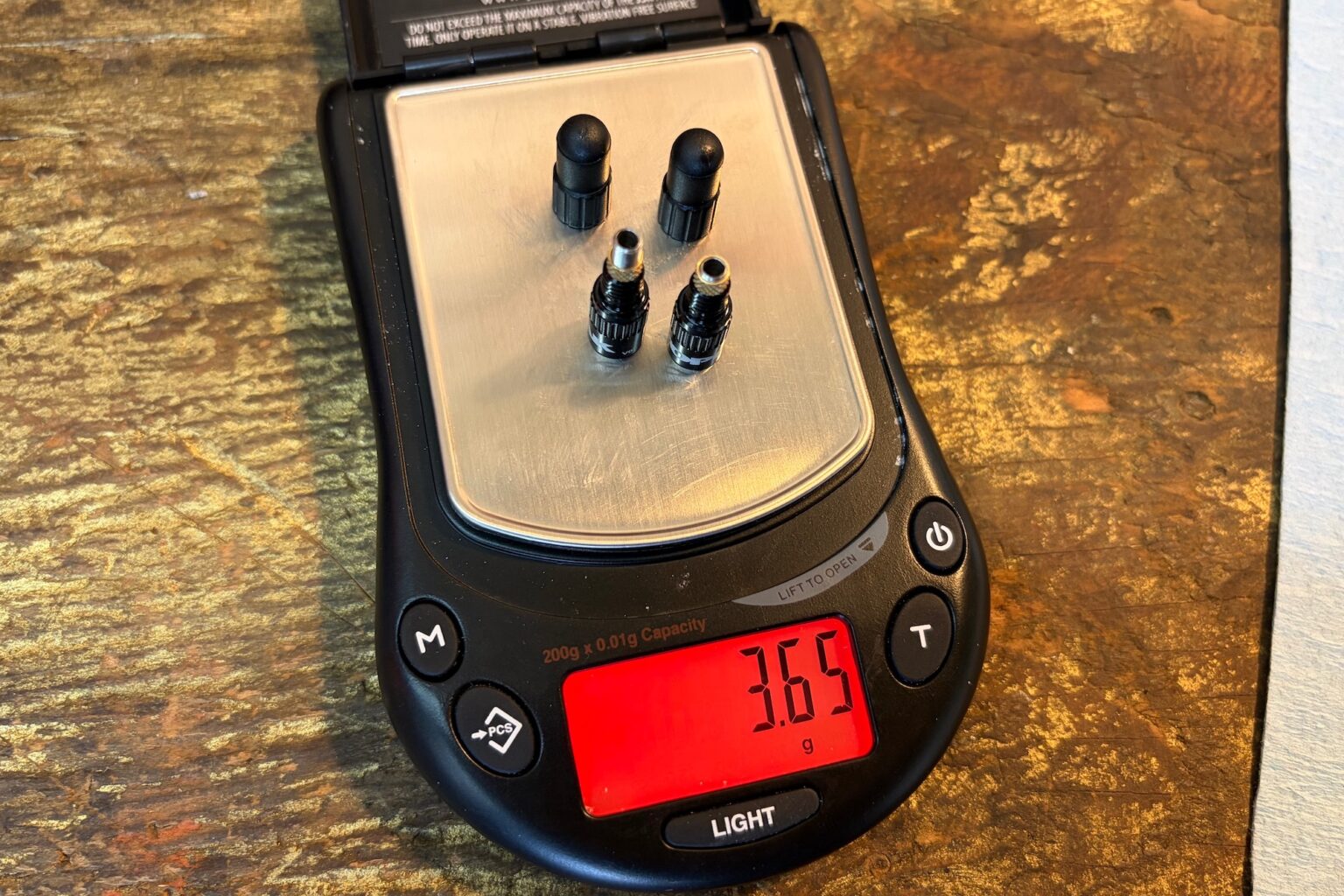 turboflow valves on the scale showing a weight of 3.65 grams