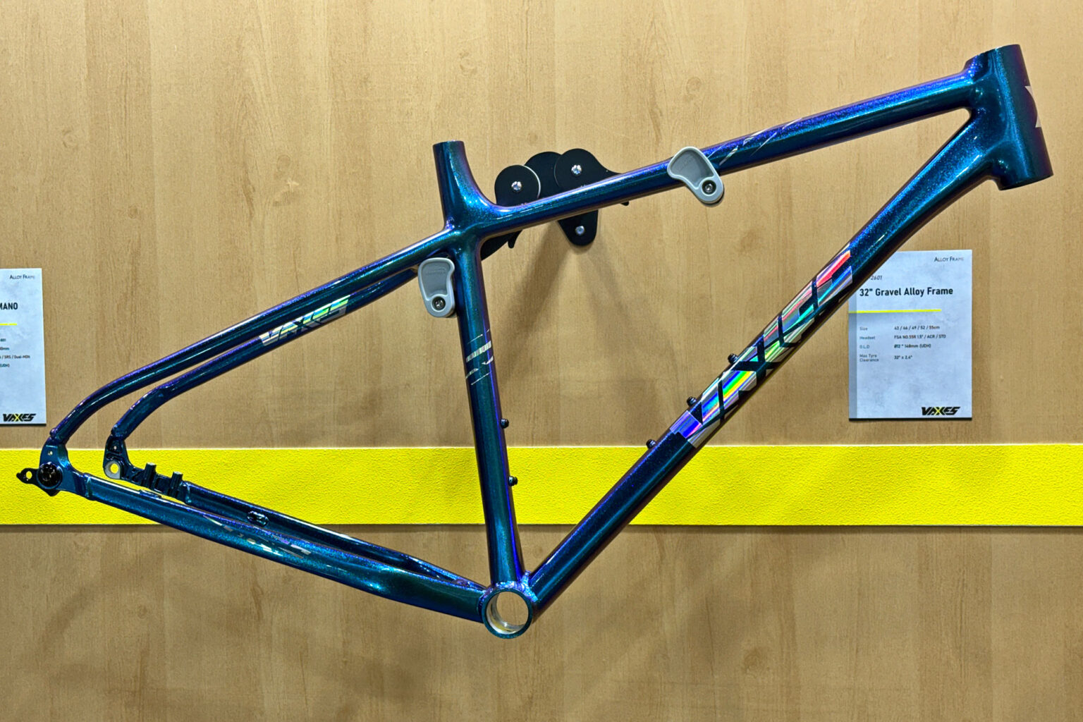 Big 32" wheels of Taipei Cycle show: Vaxes alloy gravel bike frame