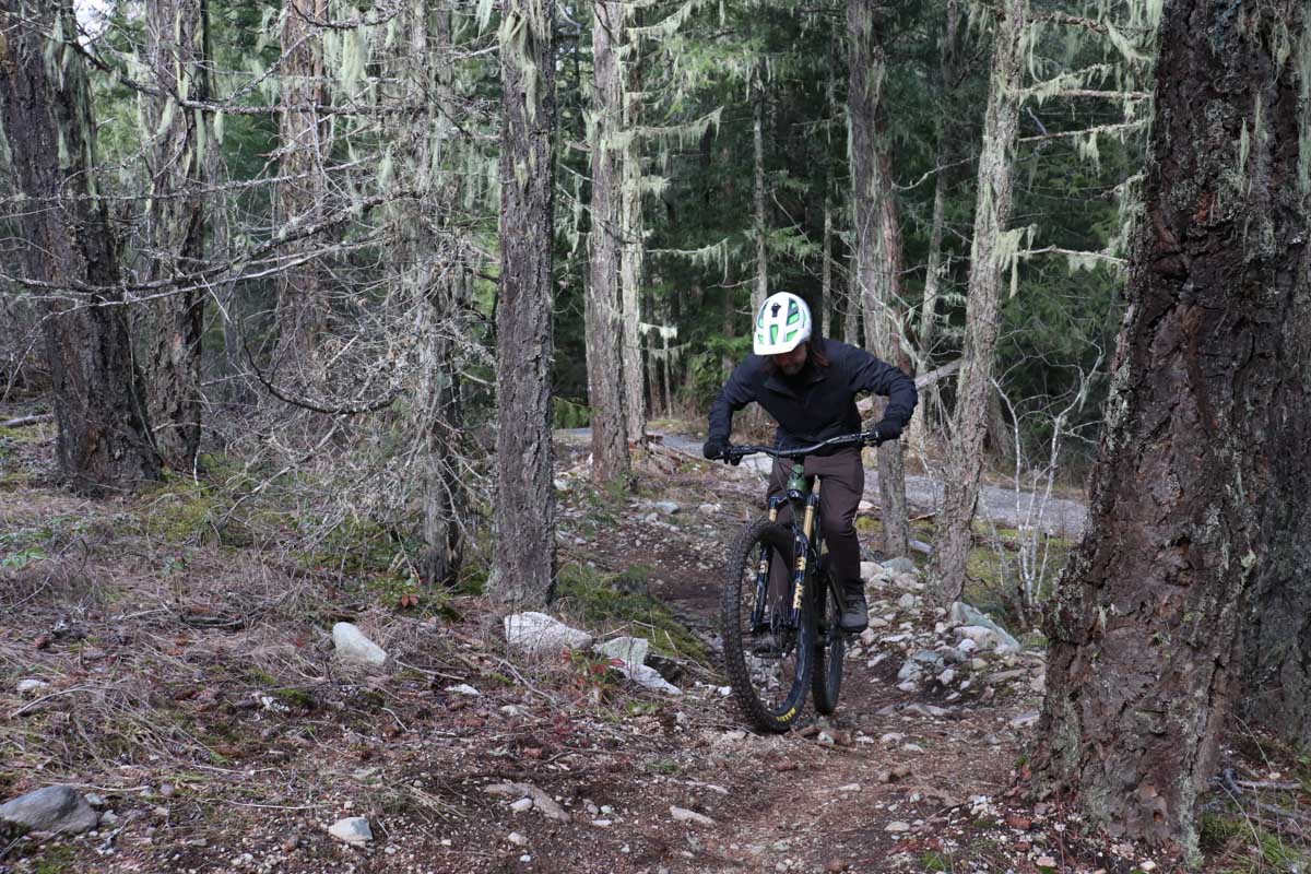 Devinci Spartan 2026, SF, steep climb