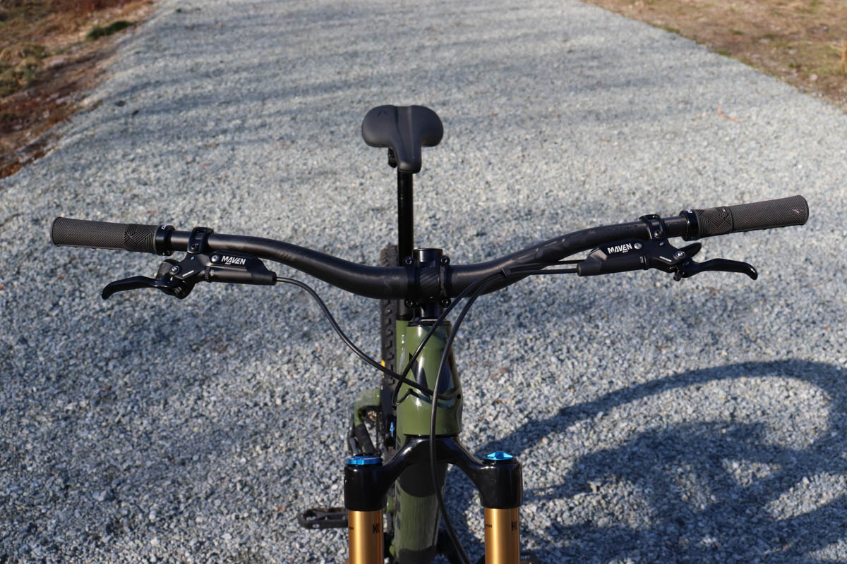 Devinci Spartan 2026, bars and seat