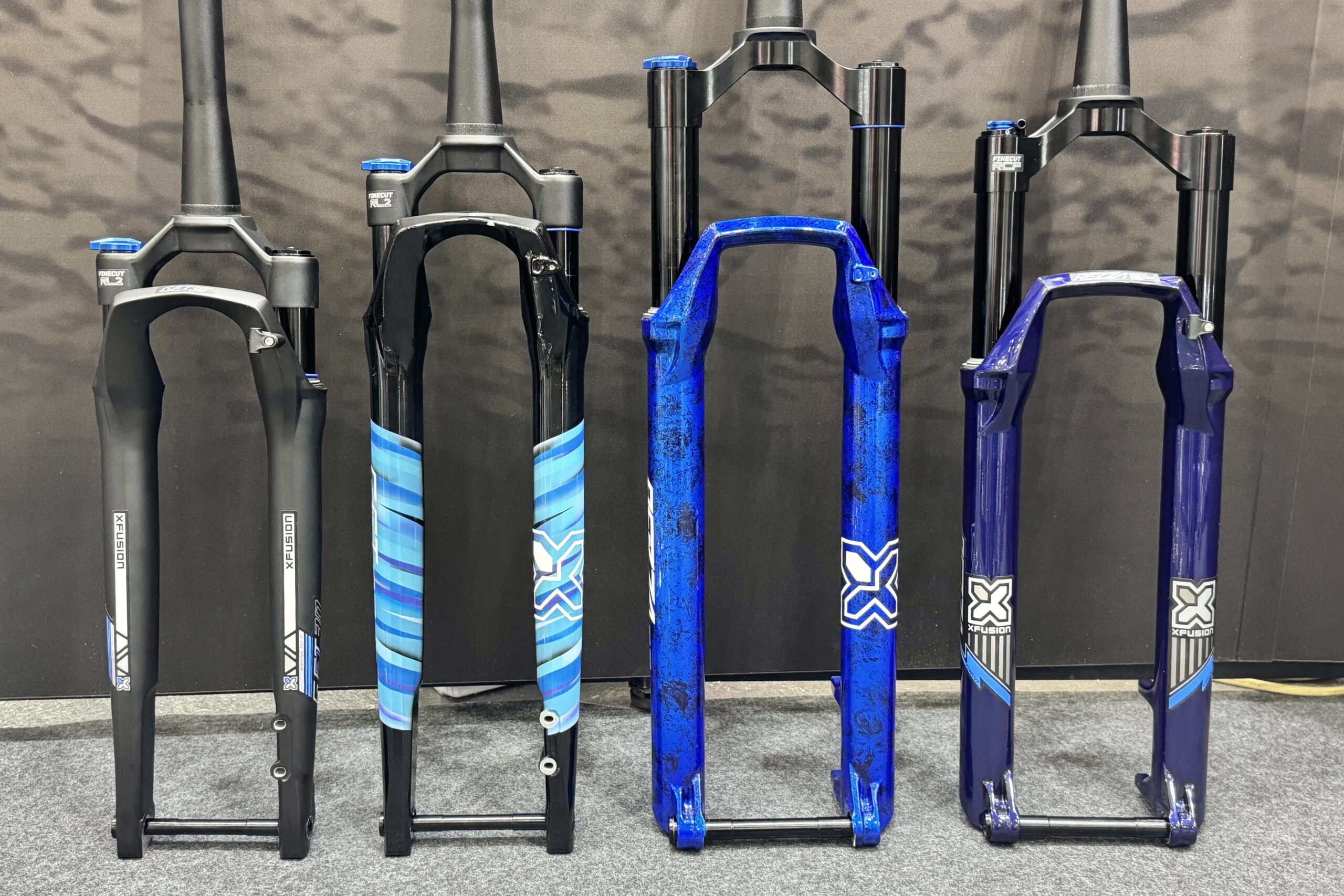 XFusion Taipei prototype 32er suspension forks compared to 29" & 700c siblings