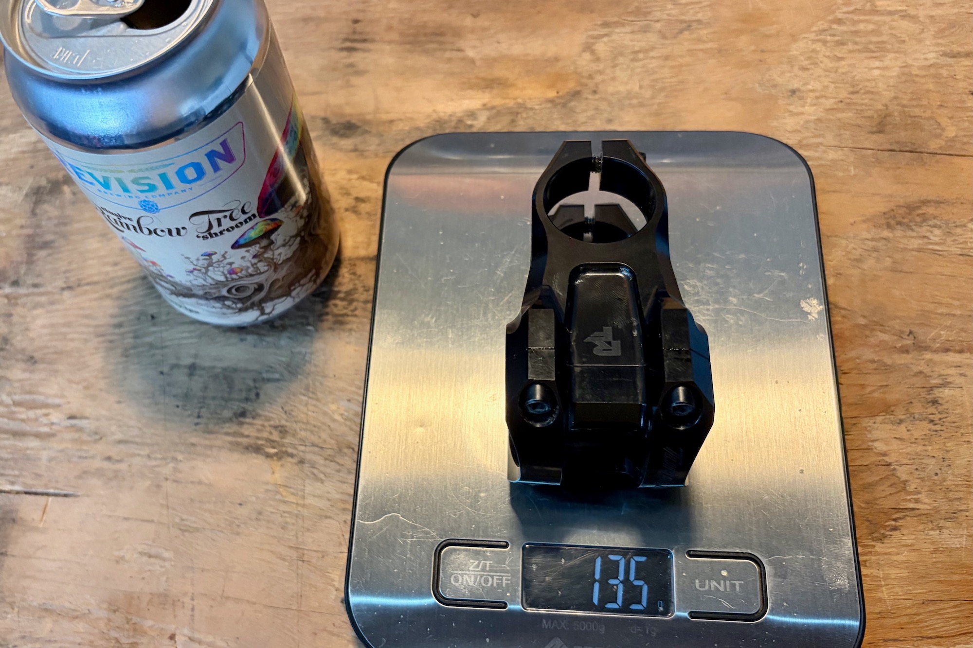 the Race Face Turbine stem on a scale with a weight of 135g in a 50mm length.