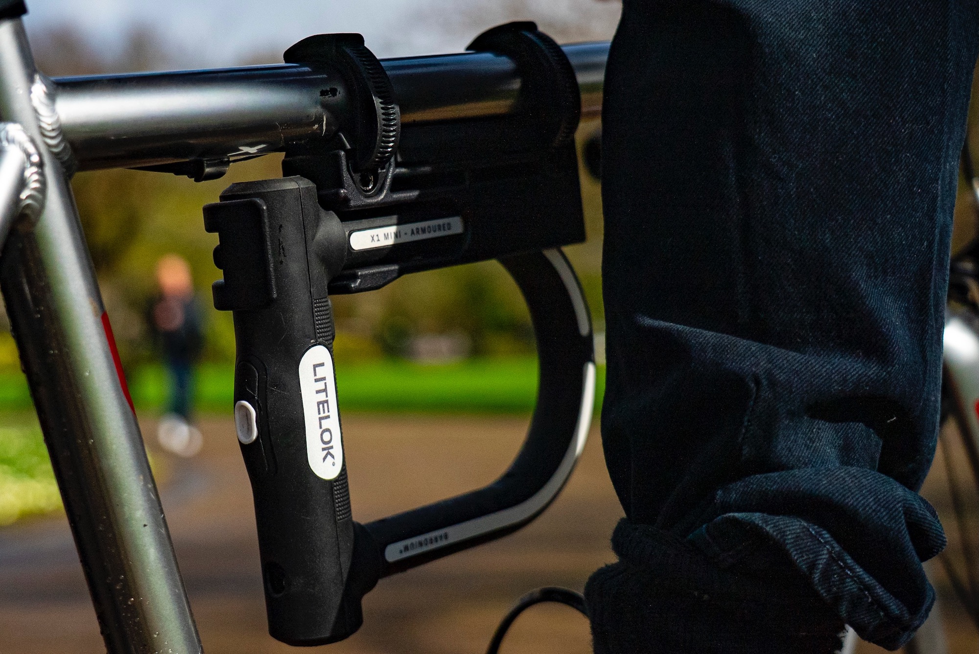 The Litelok X1 mini attached to a frame using the Tactical mount