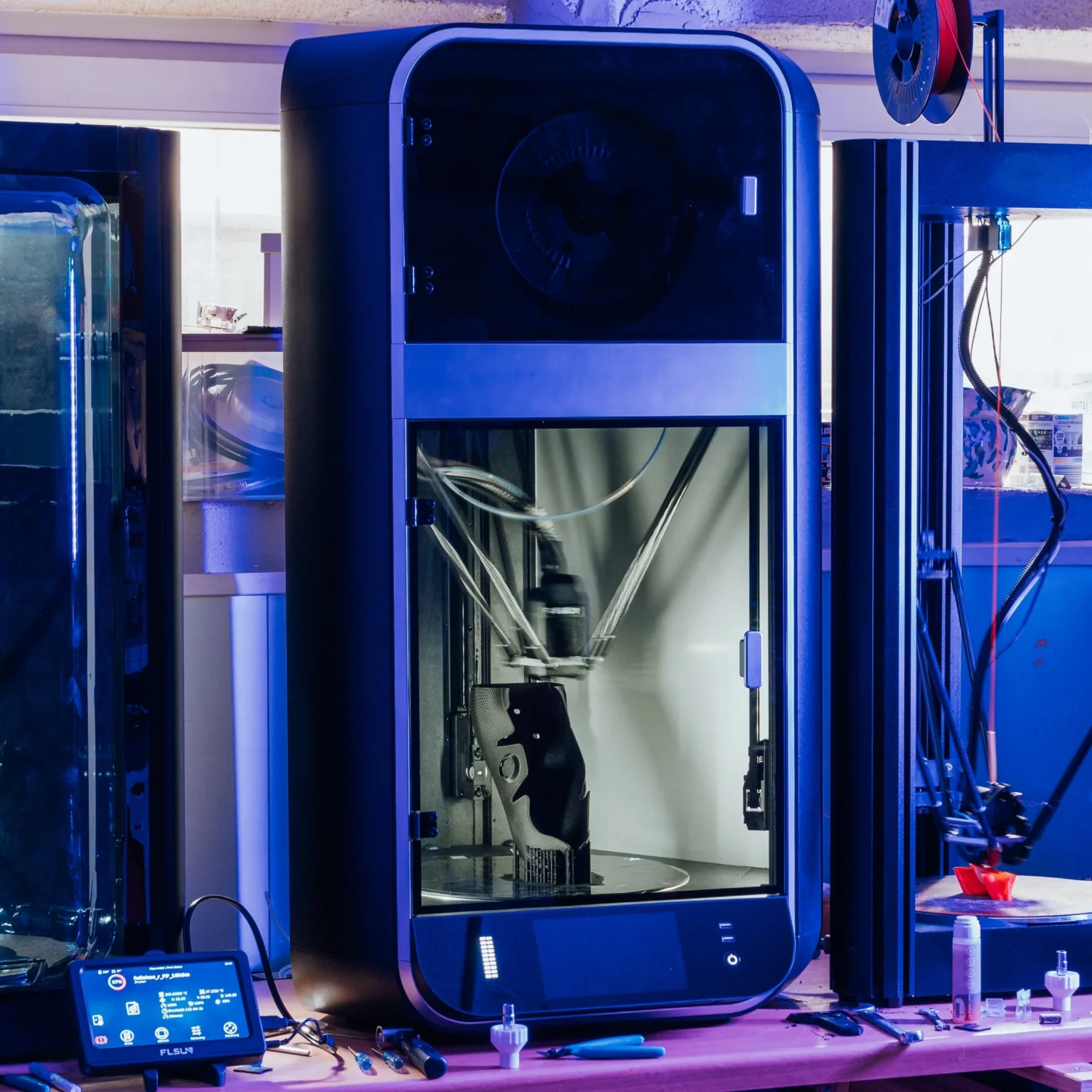 Hezo 3d printed cycling shoes being printed