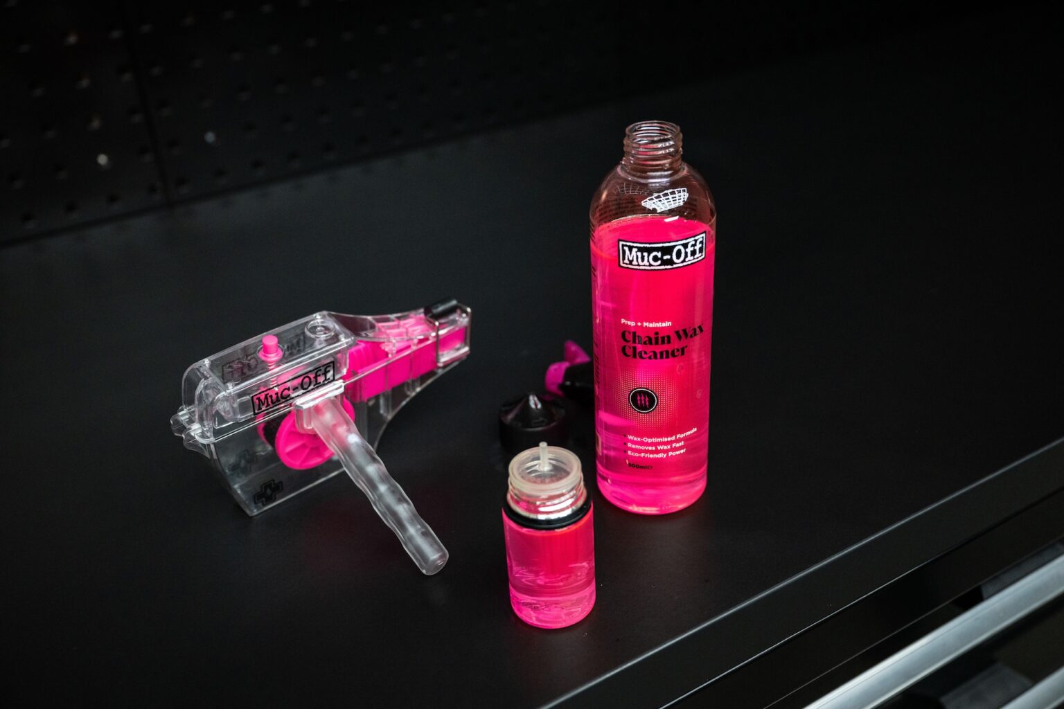 the chanin wax cleaner sitting next to a chain cleaning tool.