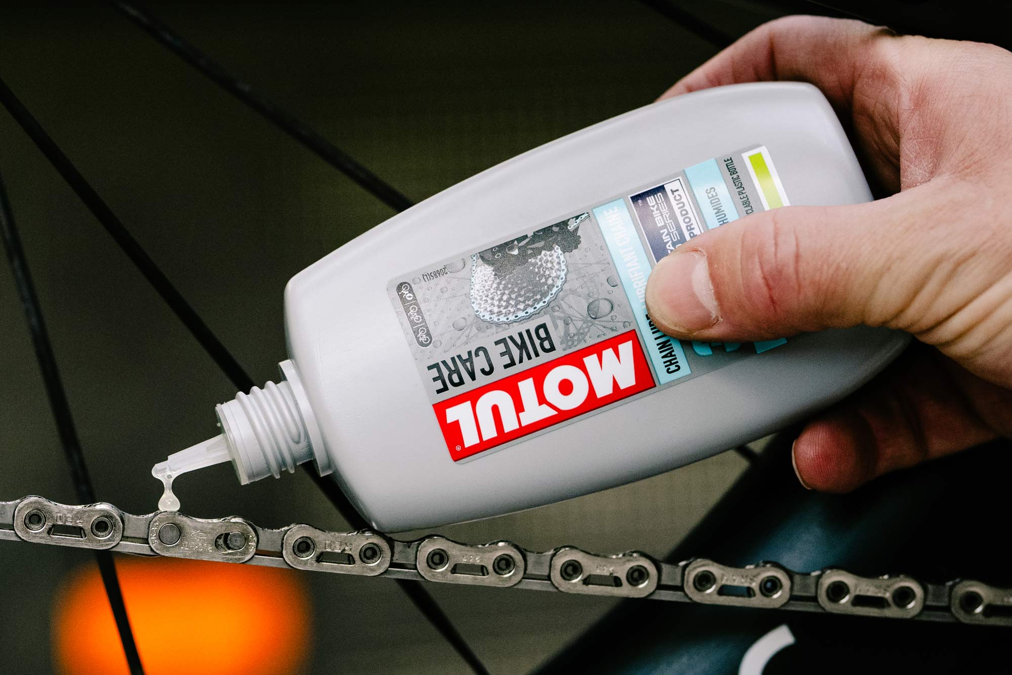motul bicycle chain lube being applied.