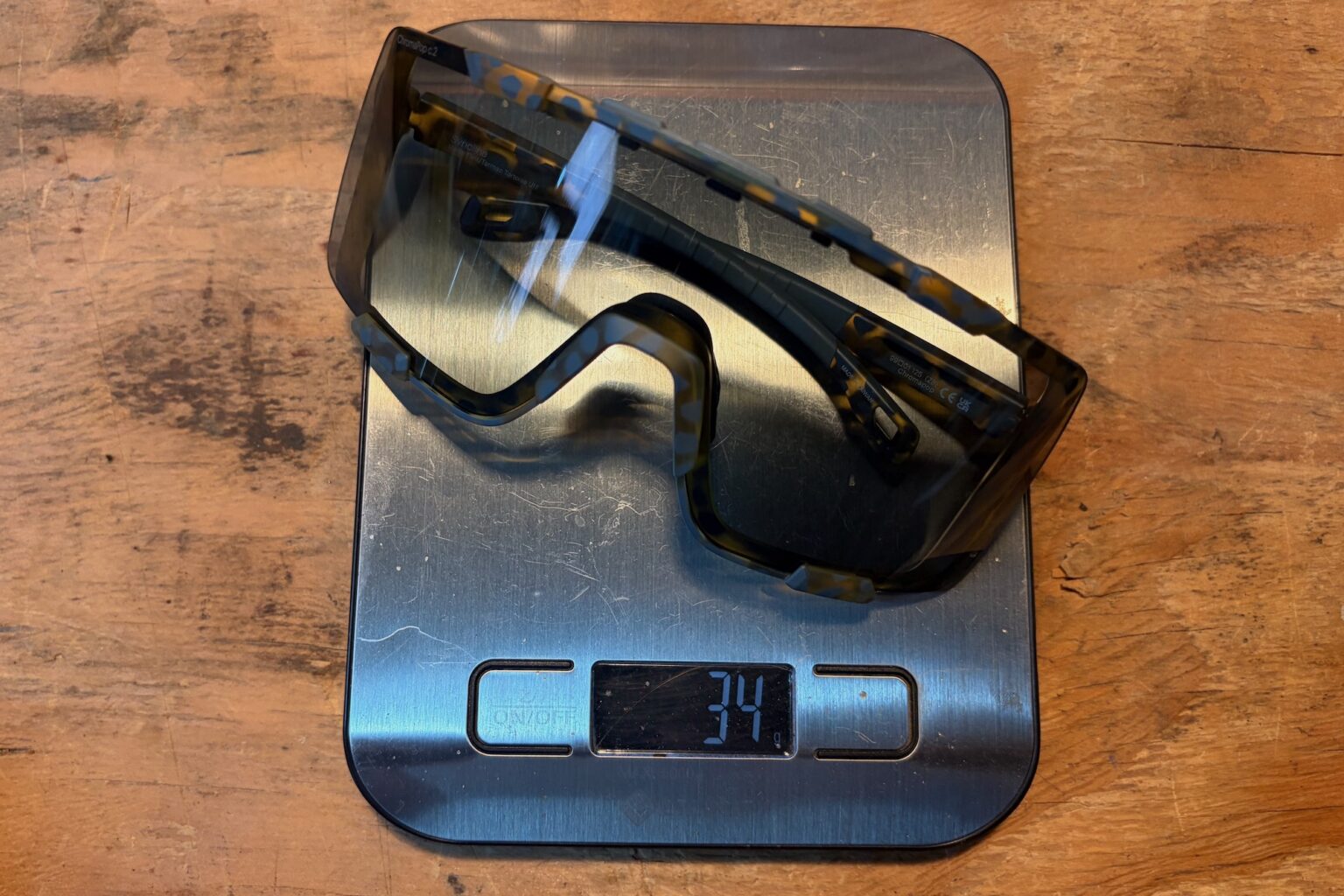 the syncline glasses on the scale at 34 grams.